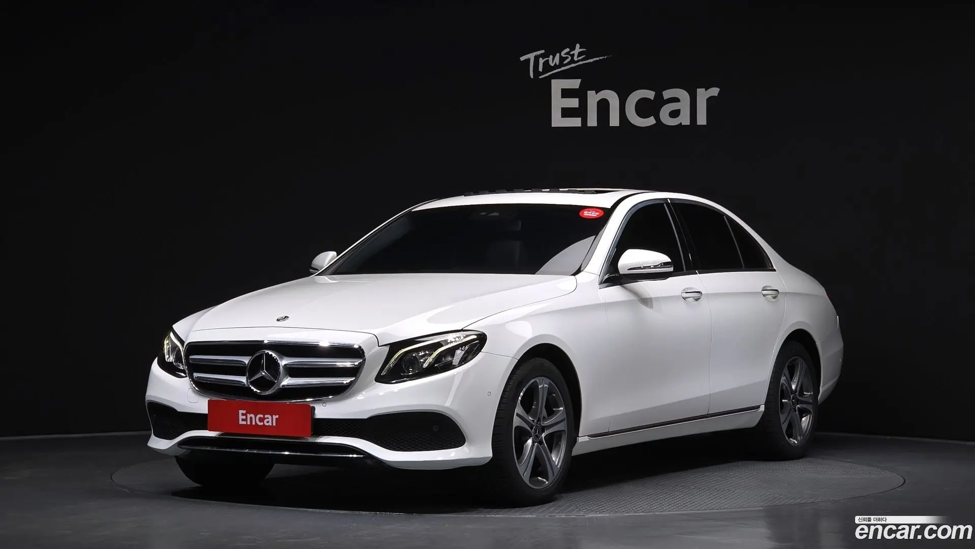Main__Slider__Photo:E-Class Mercedes-Benz 2019.7-0