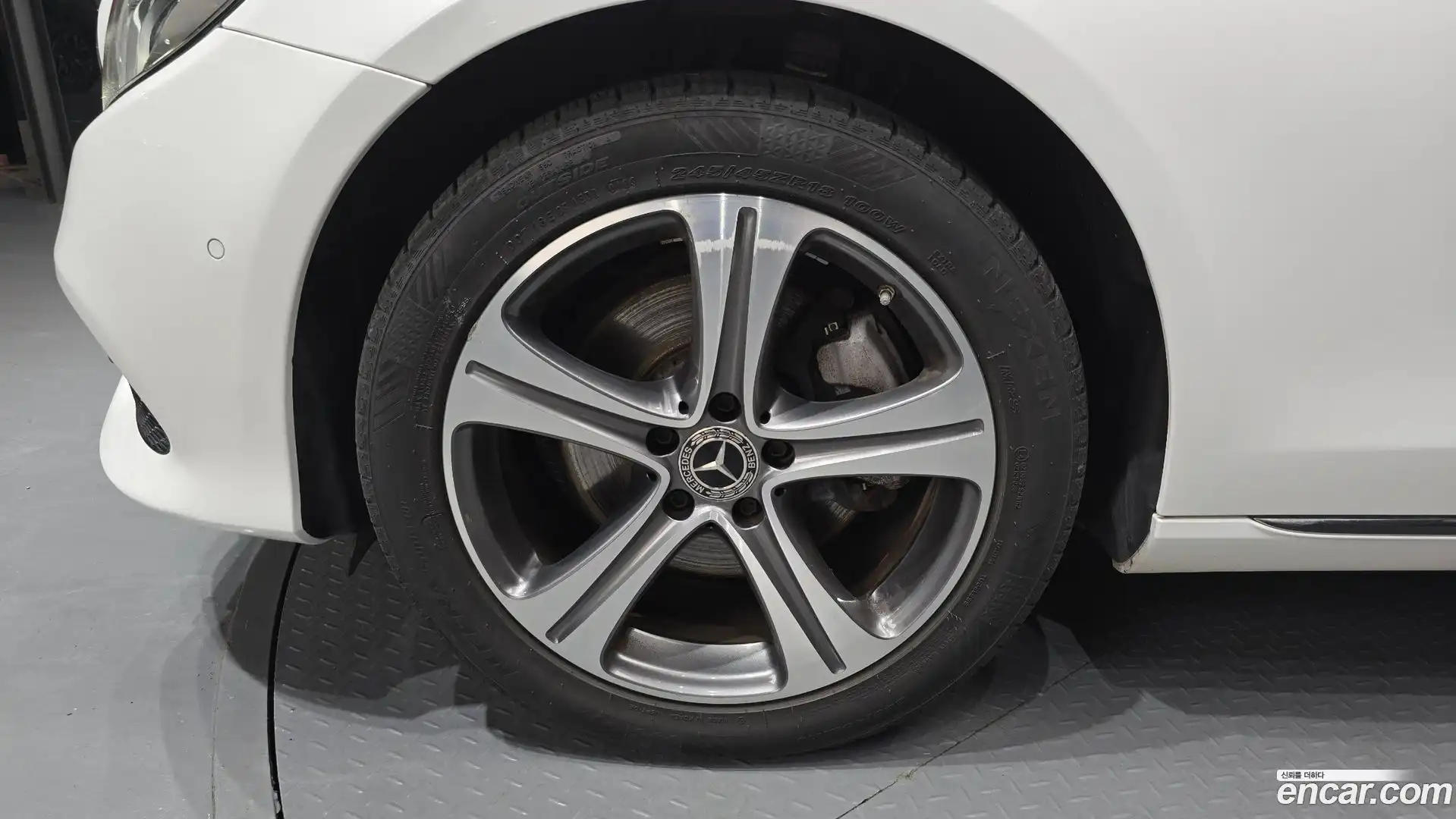 E-Class Mercedes-Benz 2019.7-OUTER-005