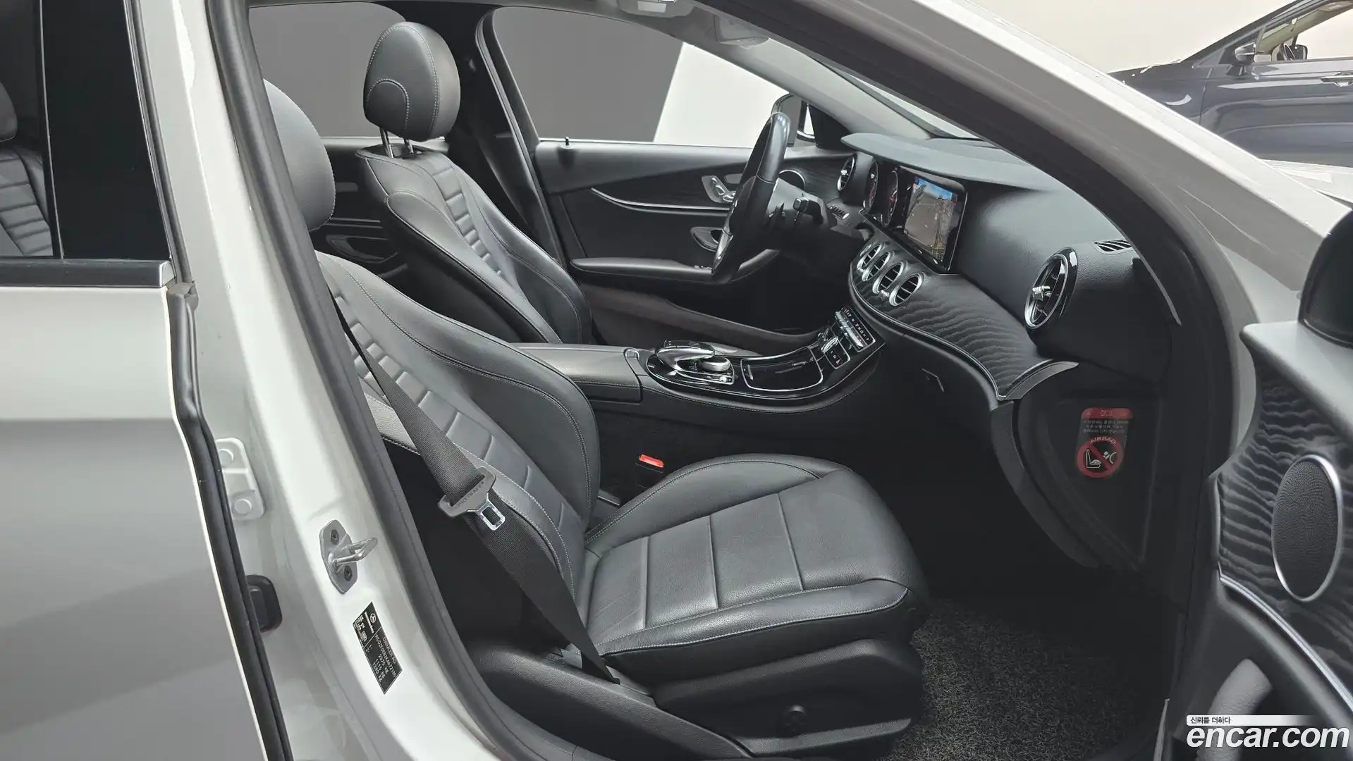 E-Class Mercedes-Benz 2019.7-OPTION-015