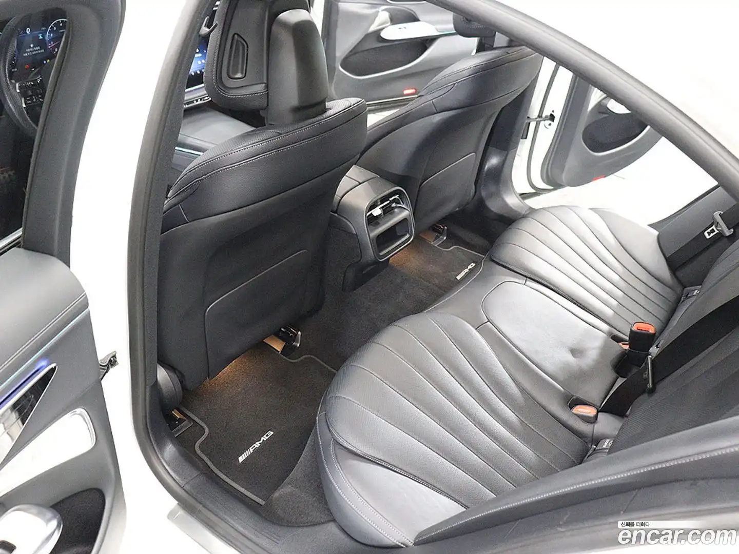 E-Class Mercedes-Benz 2024.10-INNER-010
