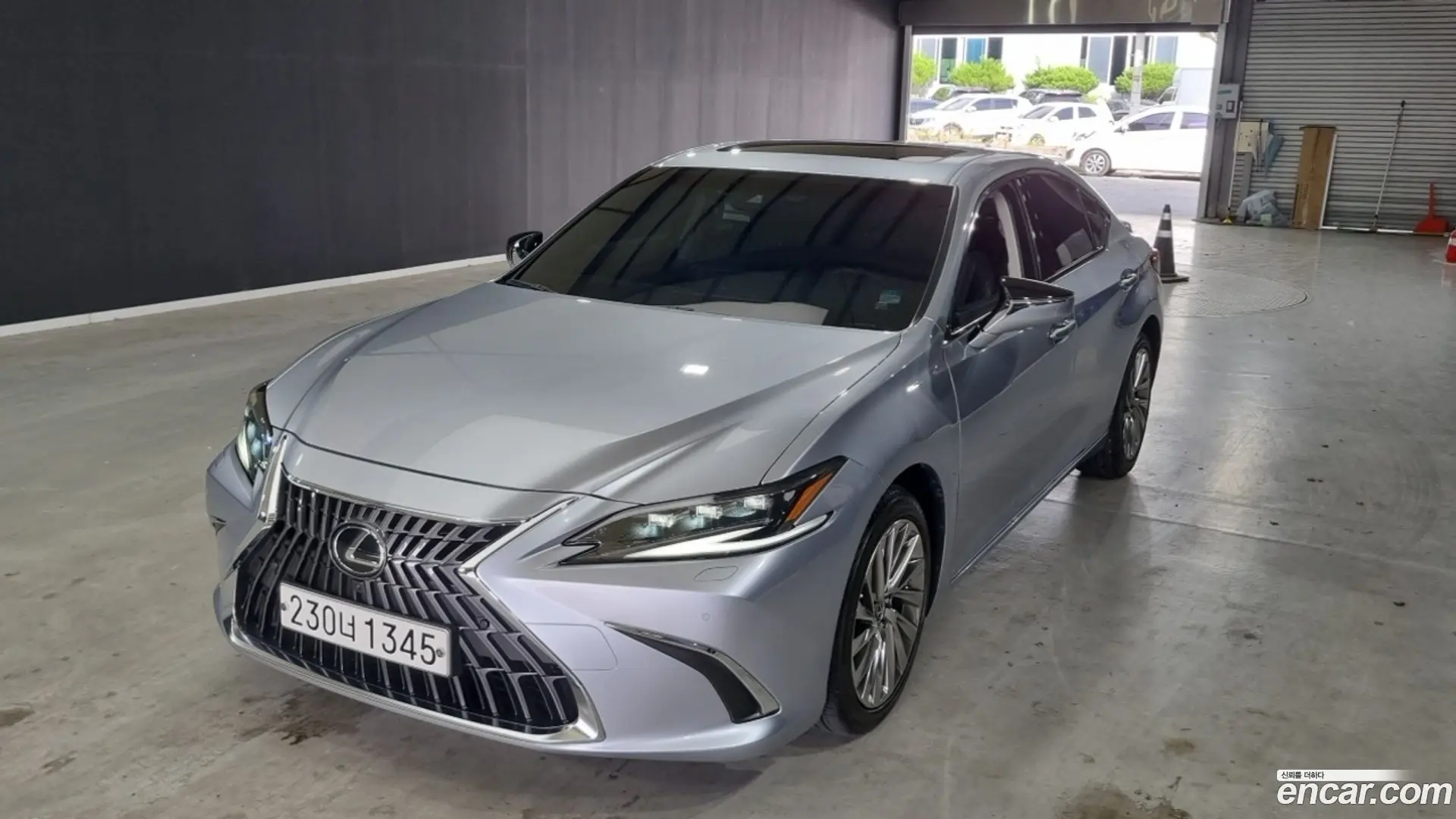 Main__Slider__Photo:ES Lexus 2023.8-1