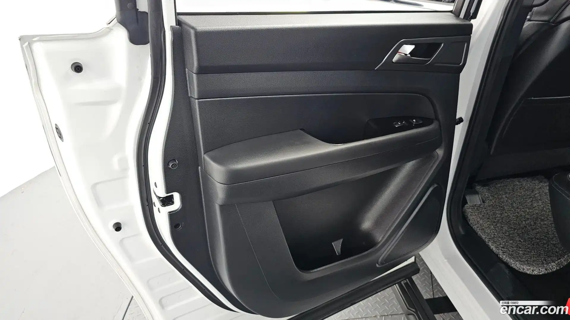 Rexton KG Mobility 2024.2-INNER-035