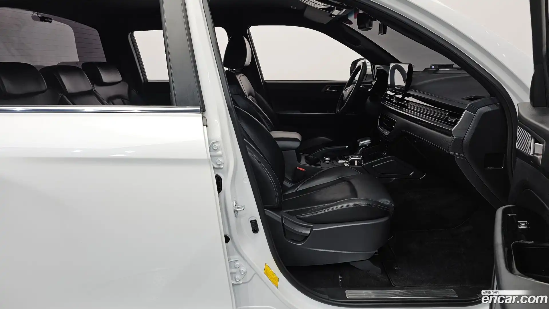 Rexton KG Mobility 2024.2-INNER-036