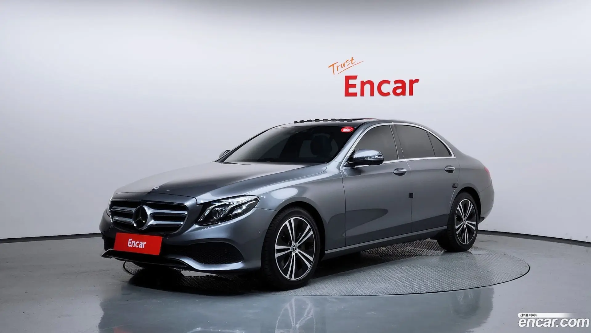 Main__Slider__Photo:E-Class Mercedes-Benz 2020.3-0