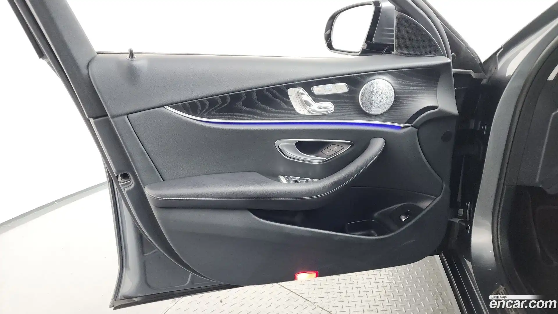 E-Class Mercedes-Benz 2020.3-INNER-034