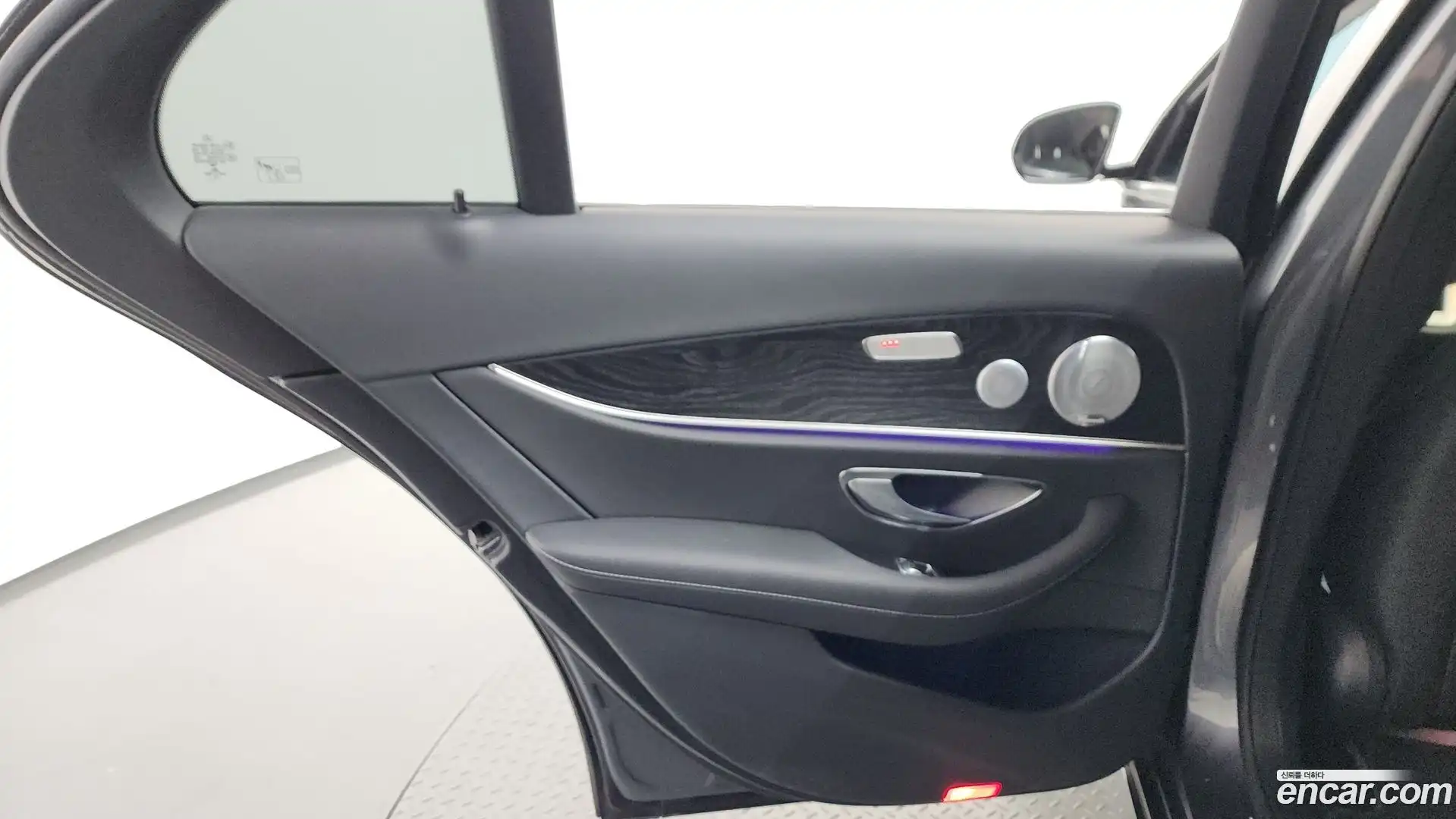 E-Class Mercedes-Benz 2020.3-INNER-035