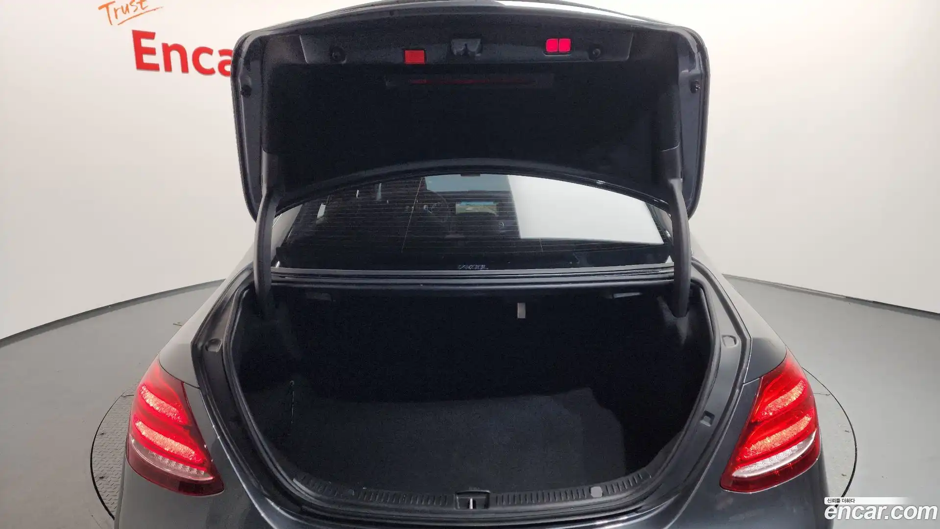 E-Class Mercedes-Benz 2020.3-OPTION-040