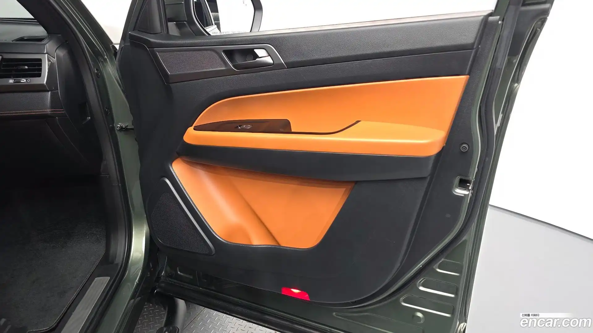 Rexton KG Mobility 2022.8-INNER-034