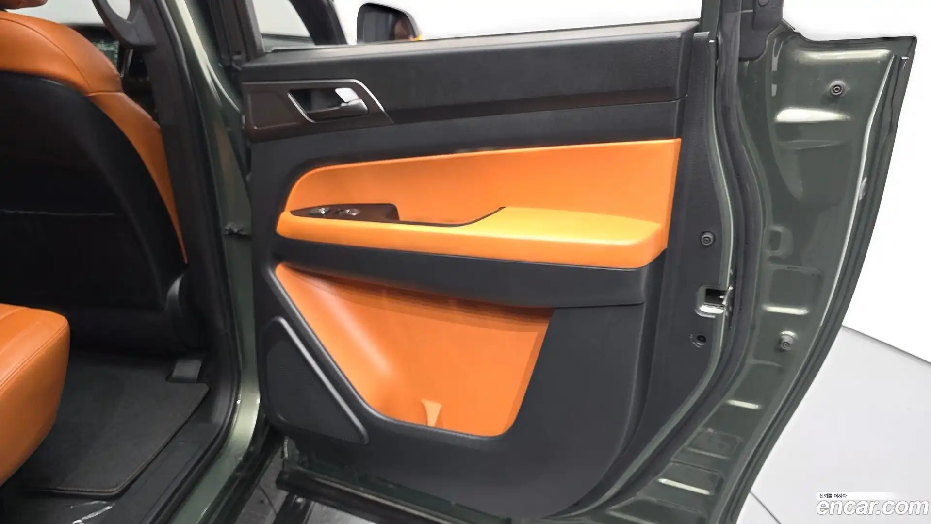 Rexton KG Mobility 2022.8-INNER-035