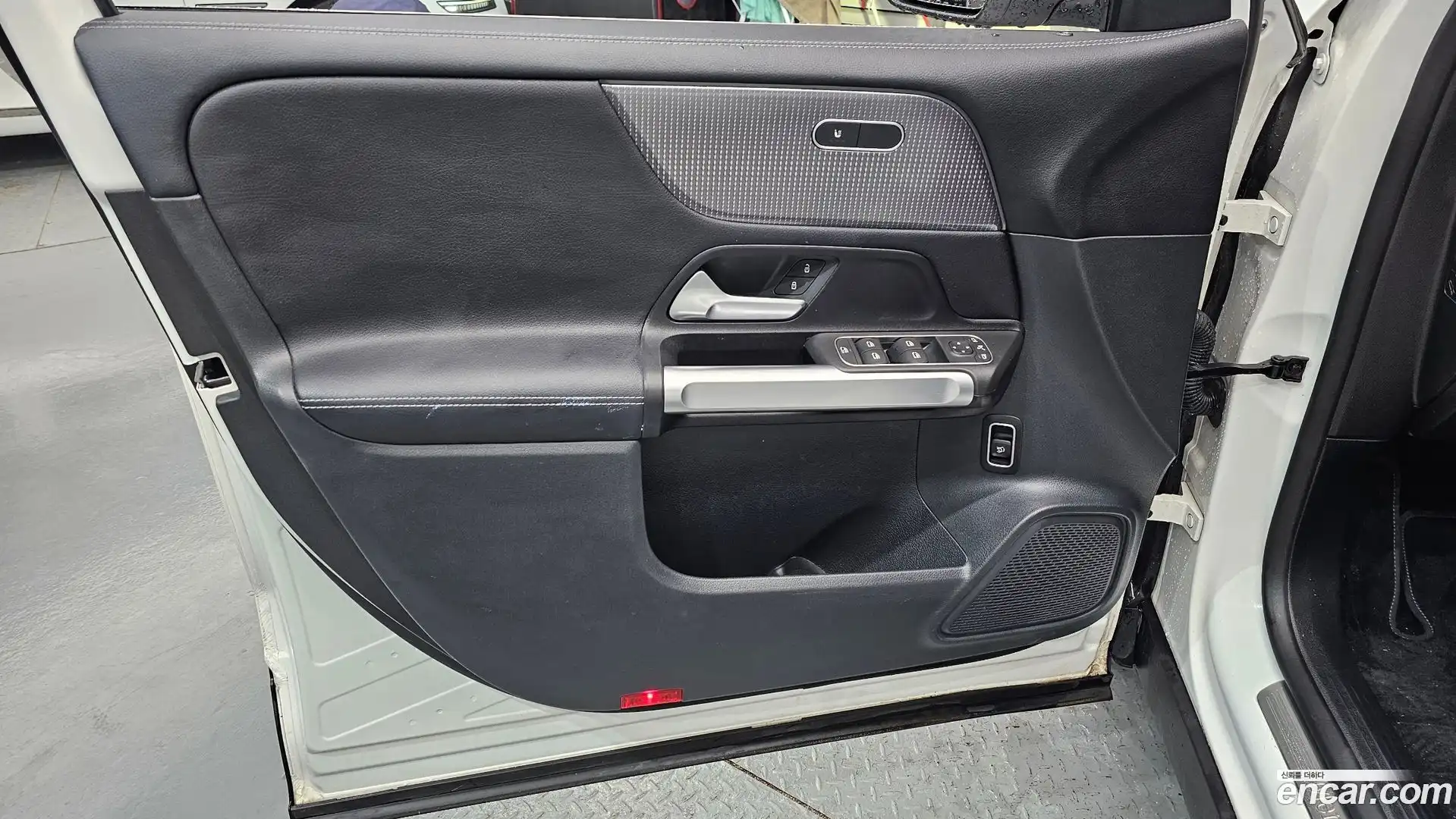 GLB-Class Mercedes-Benz 2022.7-INNER-034