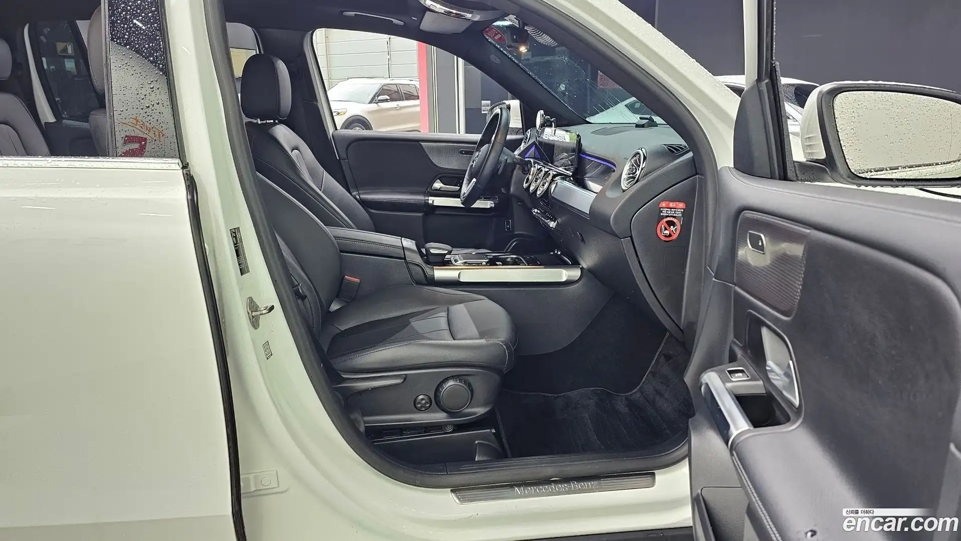 GLB-Class Mercedes-Benz 2022.7-INNER-036