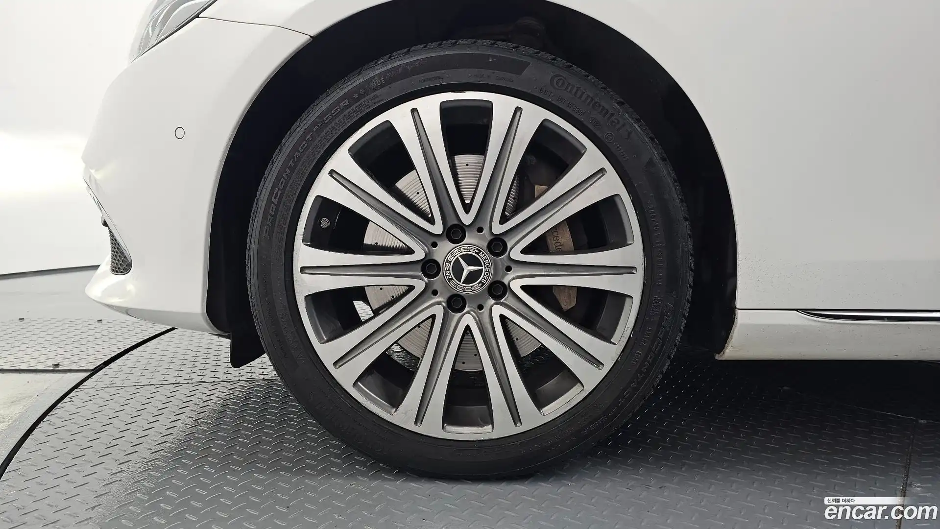 E-Class Mercedes-Benz 2017.5-OUTER-005