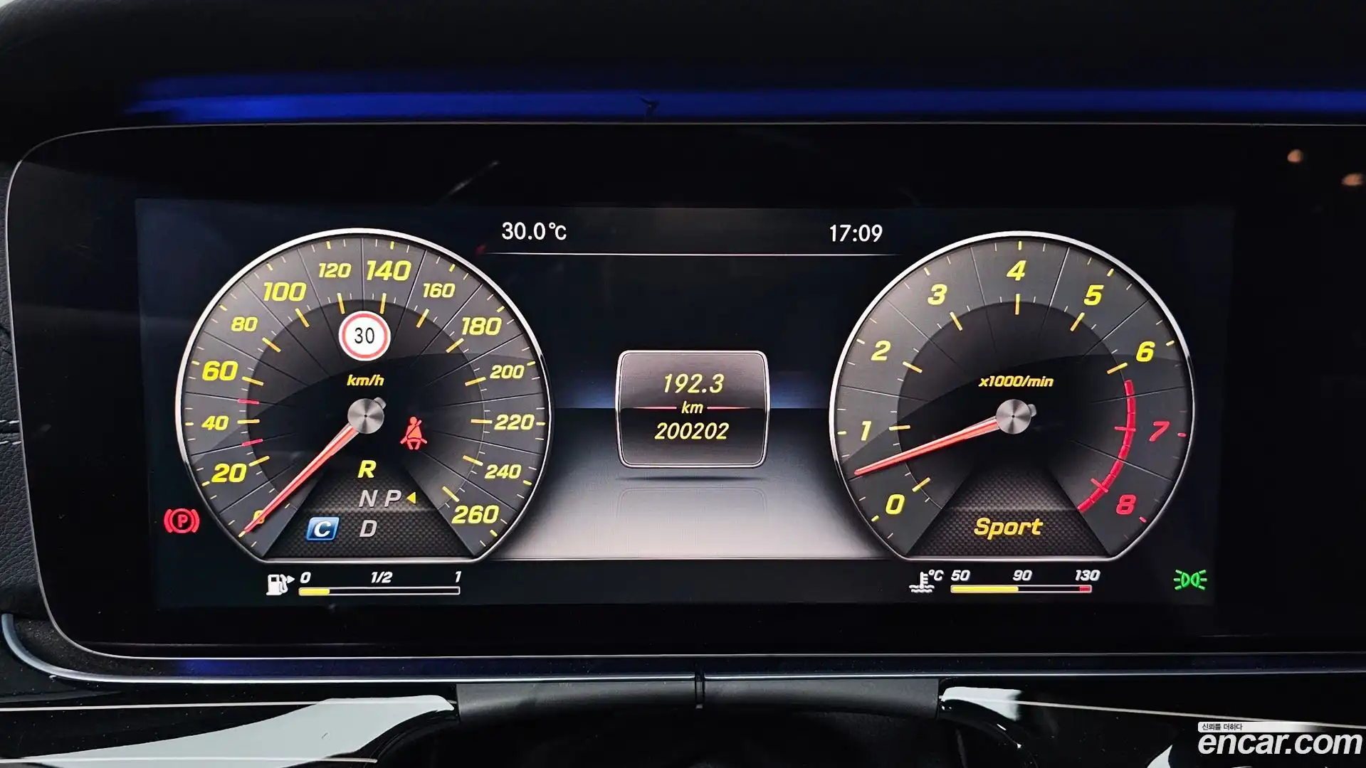 E-Class Mercedes-Benz 2017.5-INNER-008