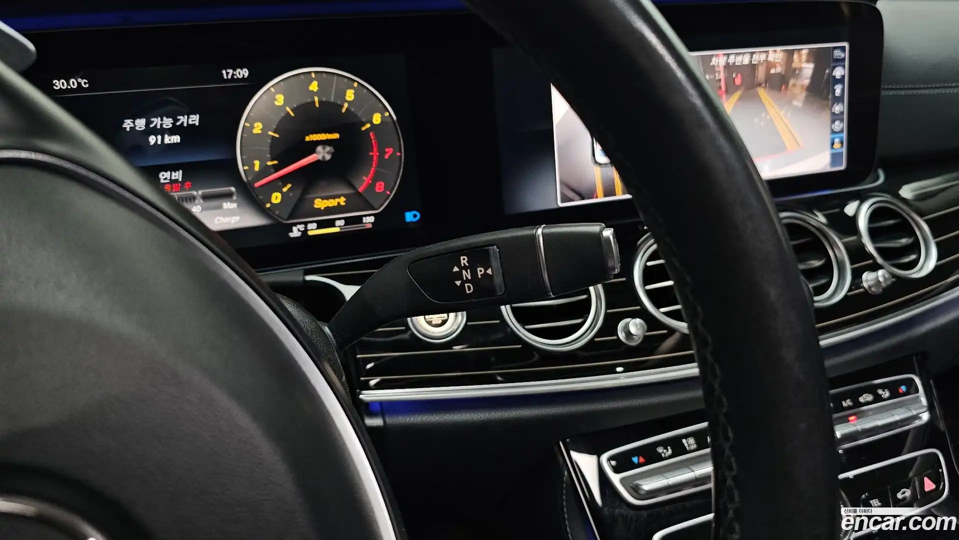 E-Class Mercedes-Benz 2017.5-INNER-009