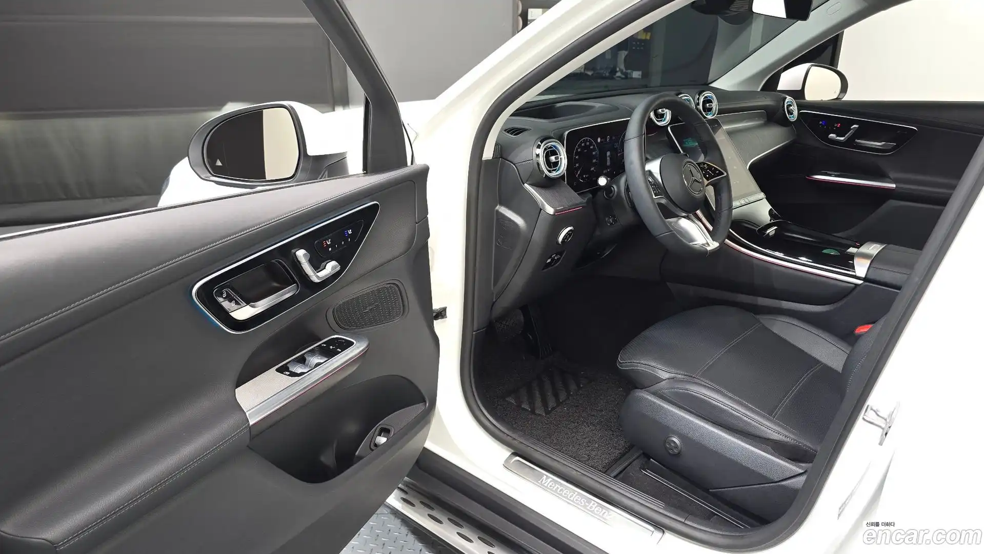 GLC-Class Mercedes-Benz 2023.7-INNER-010