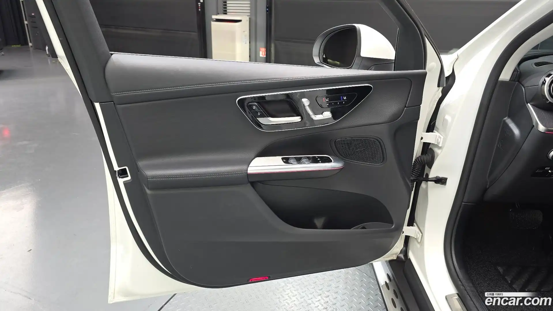 GLC-Class Mercedes-Benz 2023.7-INNER-034