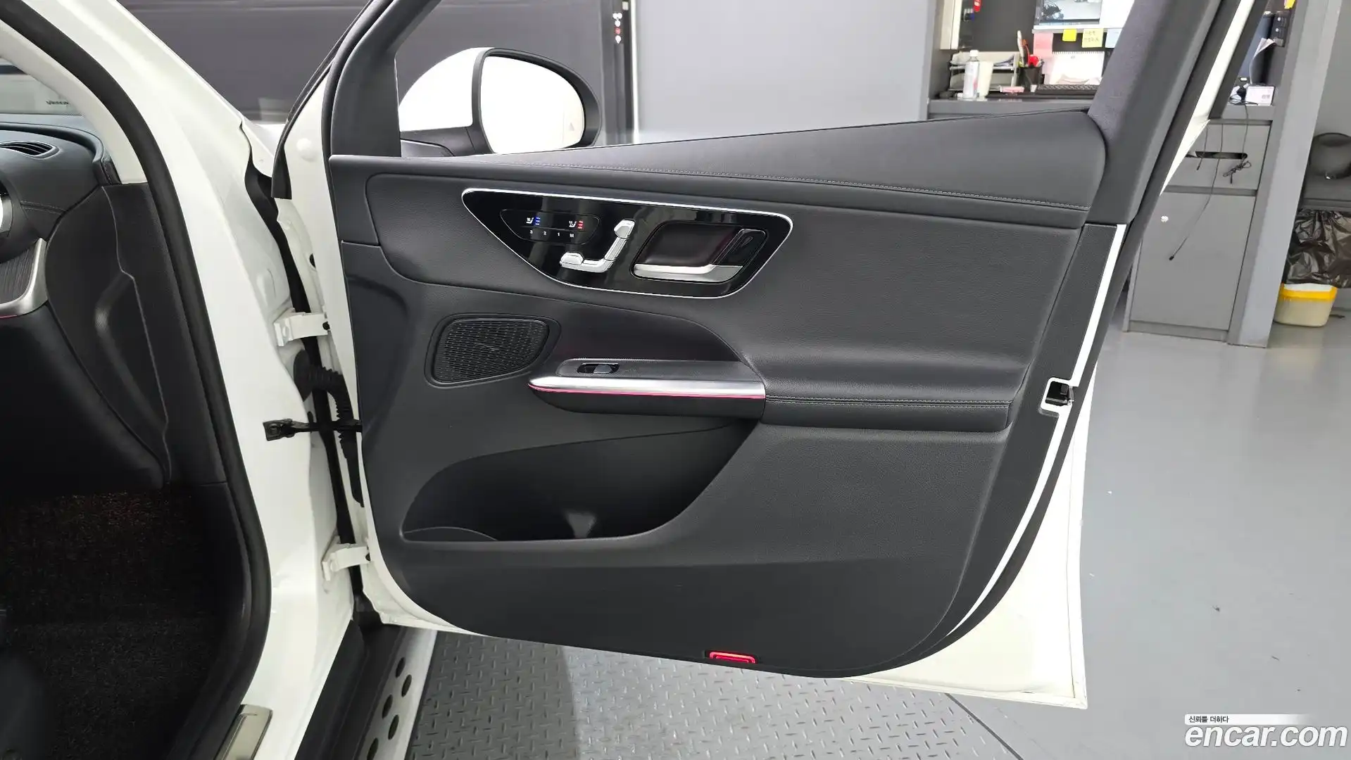 GLC-Class Mercedes-Benz 2023.7-INNER-035