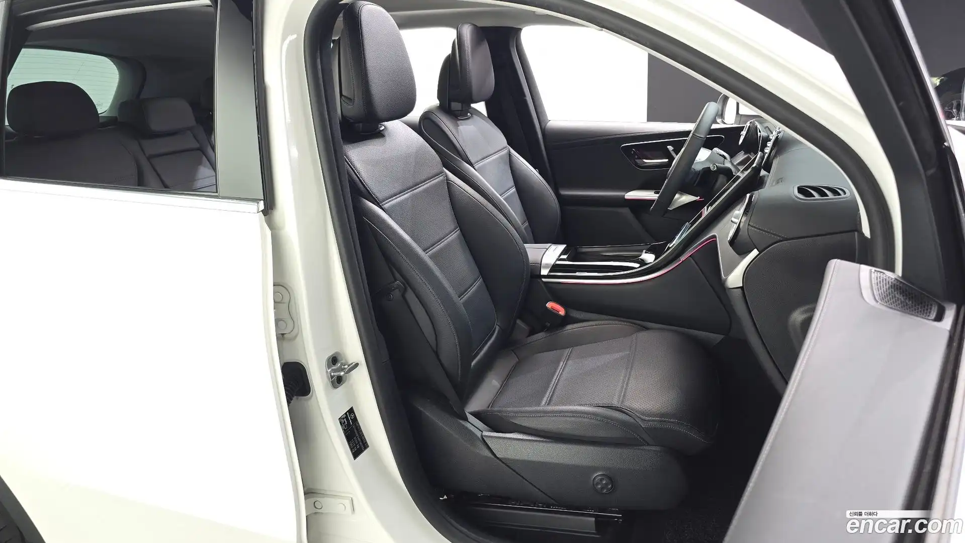 GLC-Class Mercedes-Benz 2023.7-INNER-036
