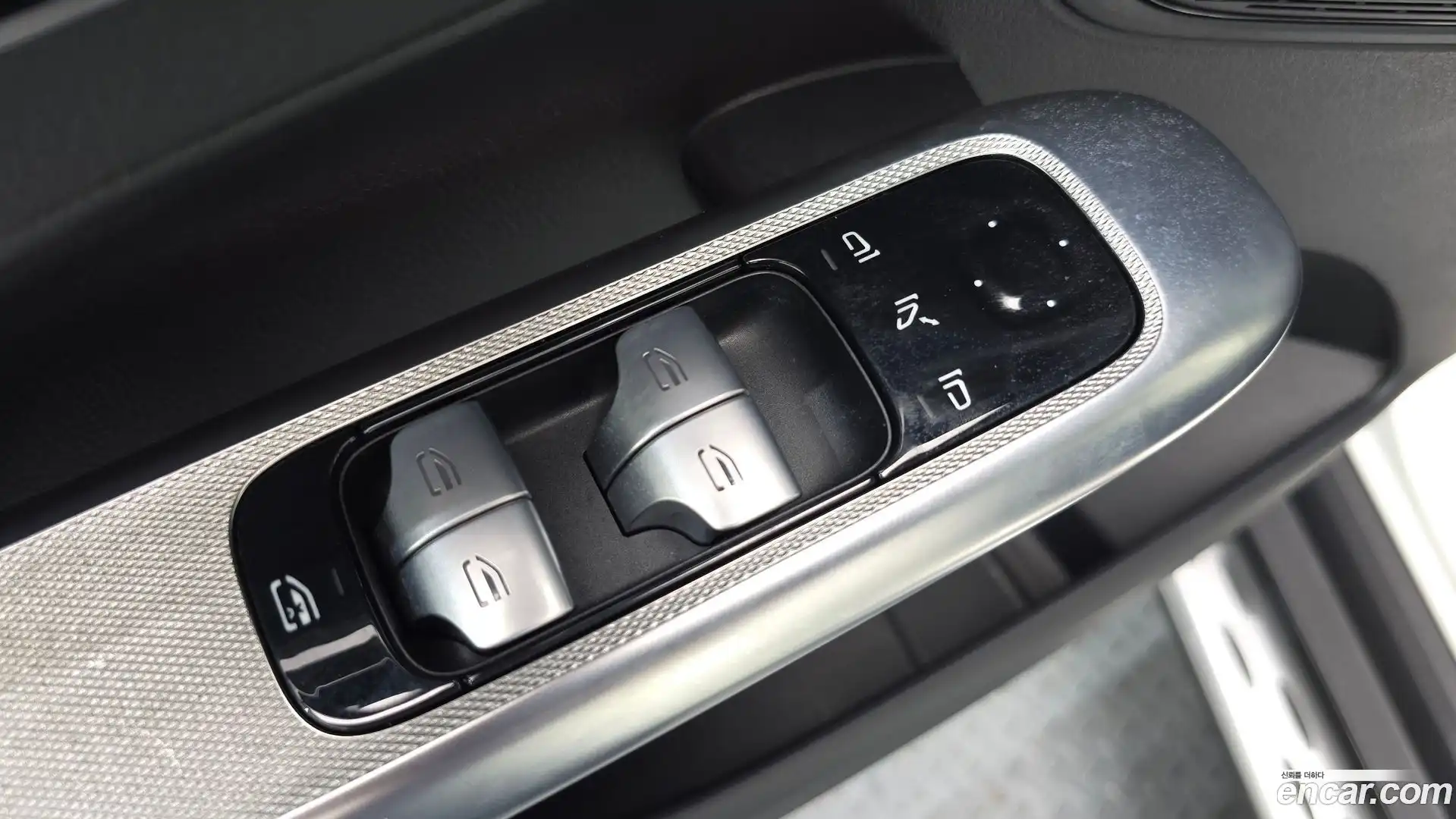 GLC-Class Mercedes-Benz 2023.7-OPTION-042