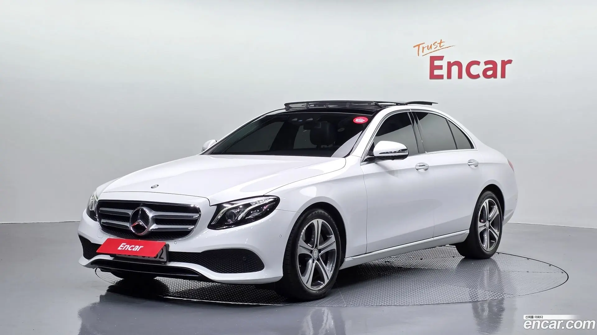 Main__Slider__Photo:E-Class Mercedes-Benz 2016.6-0