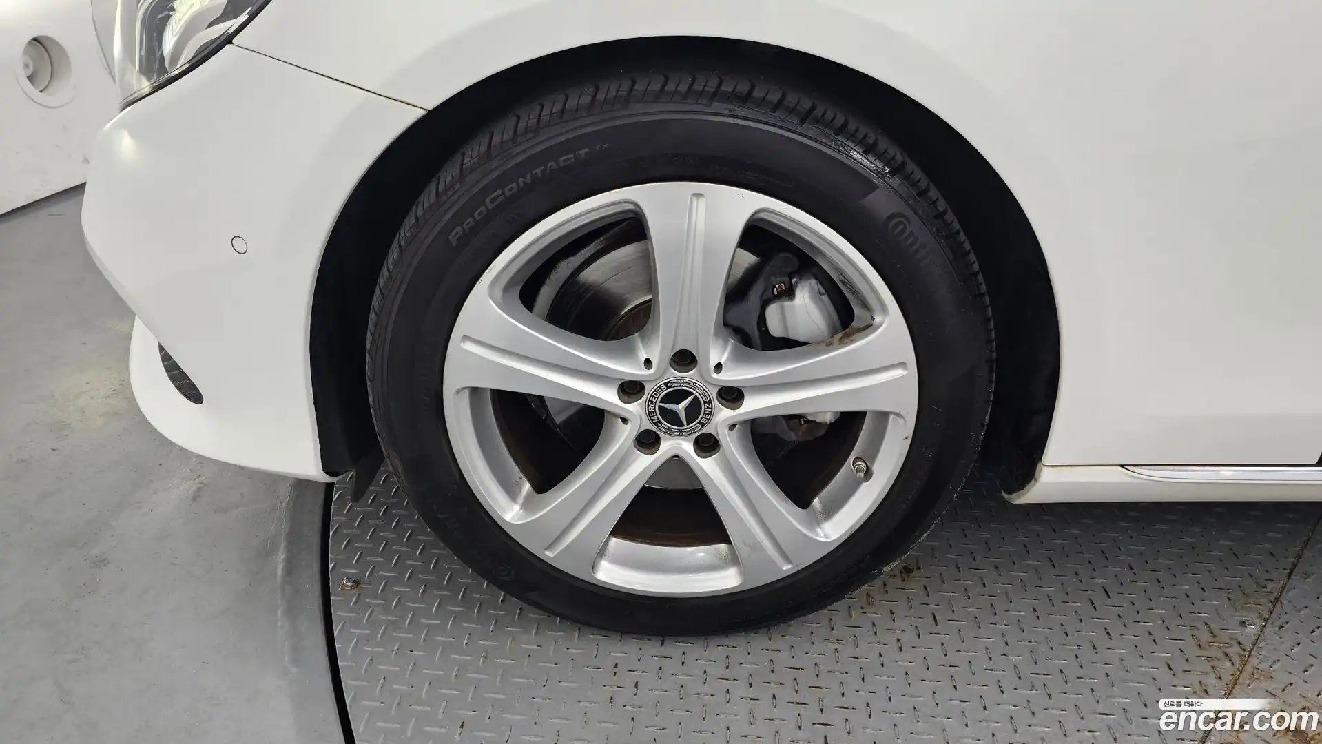 E-Class Mercedes-Benz 2018.2-OUTER-005