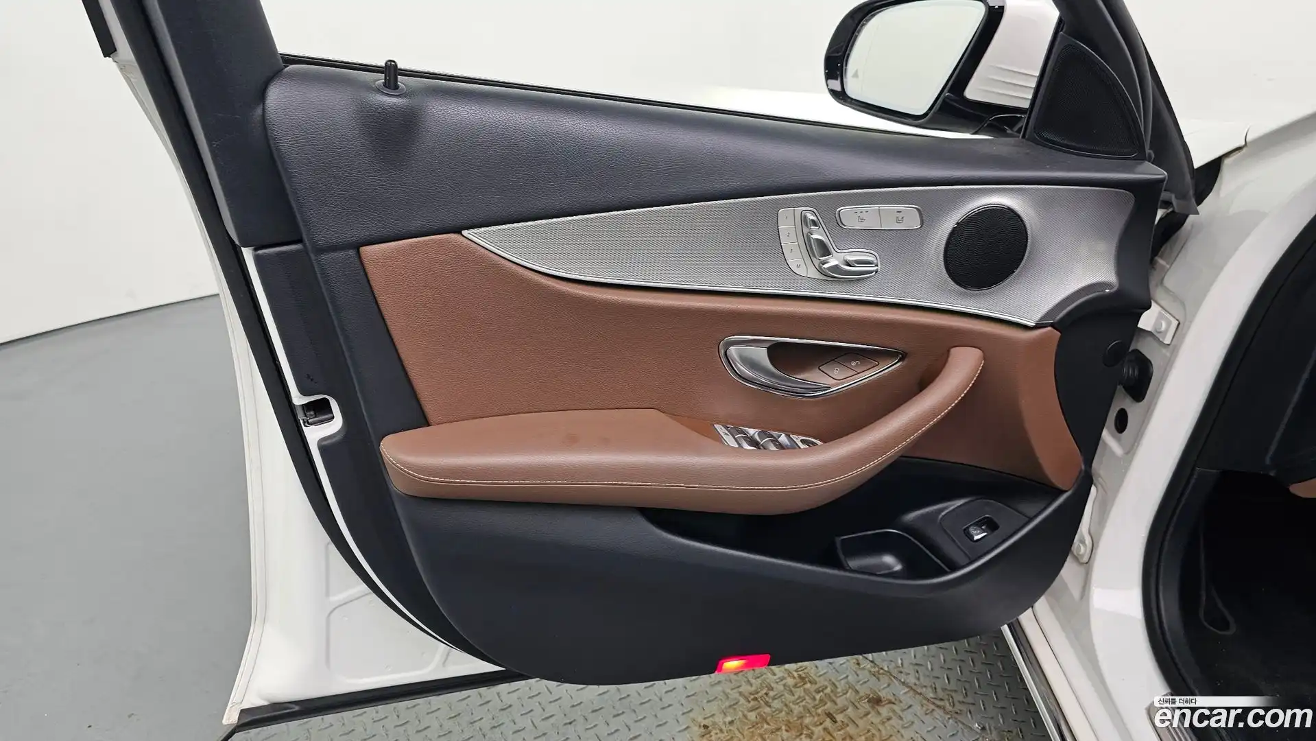 E-Class Mercedes-Benz 2018.2-INNER-034