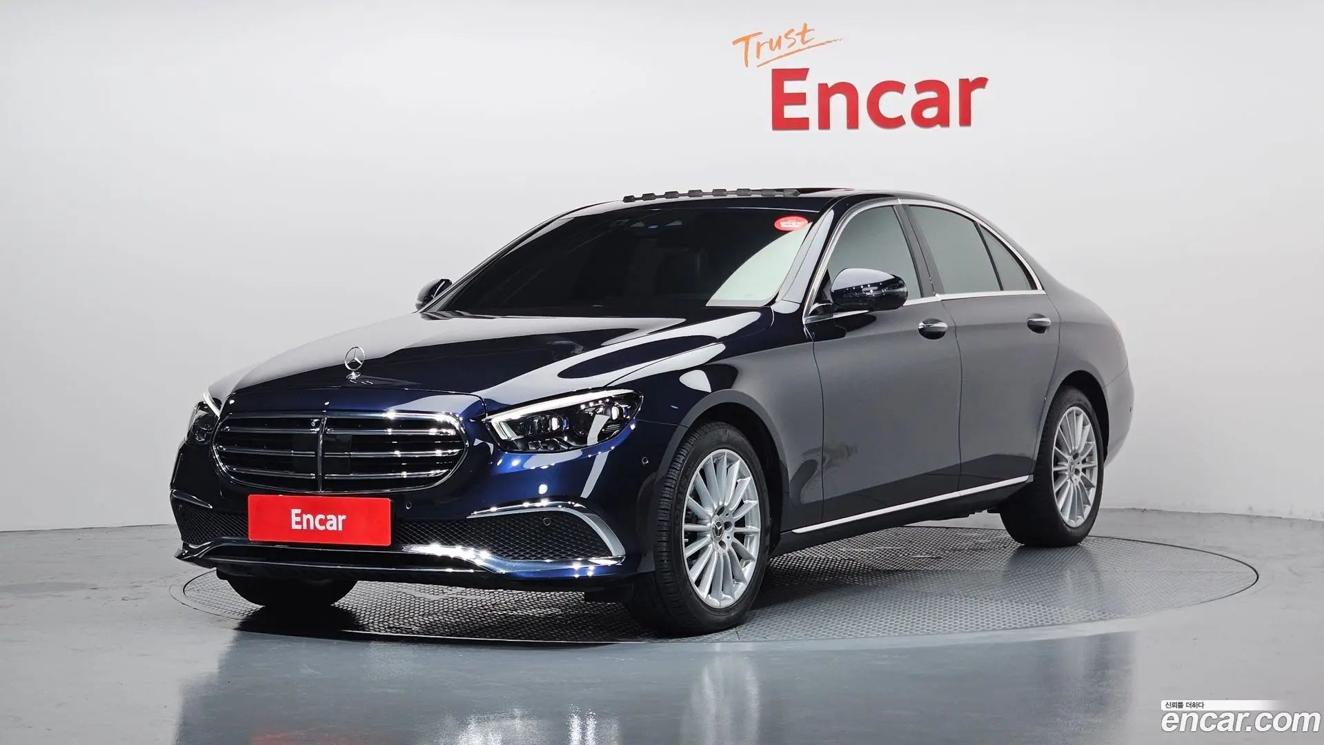 Main__Slider__Photo:E-Class Mercedes-Benz 2022.11-0