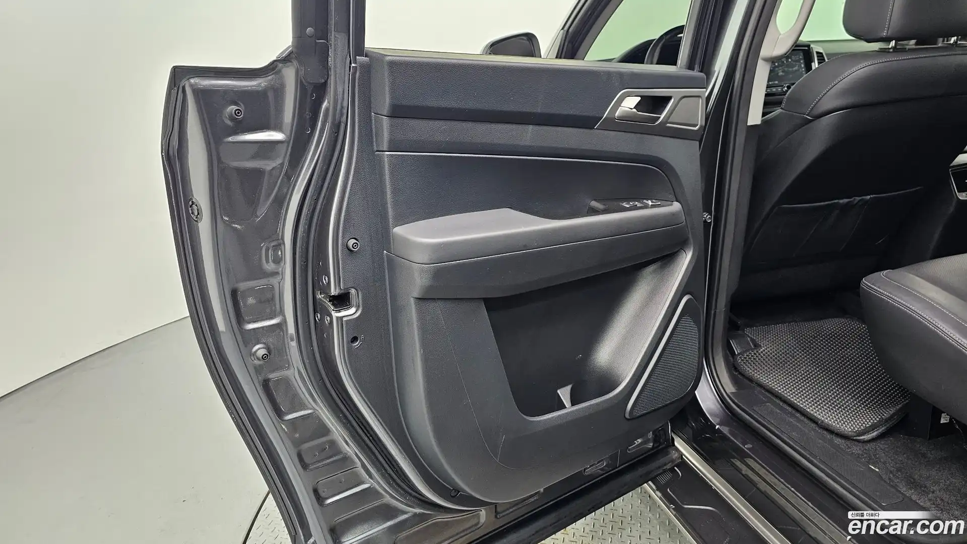 Rexton KG Mobility 2018.7-INNER-035