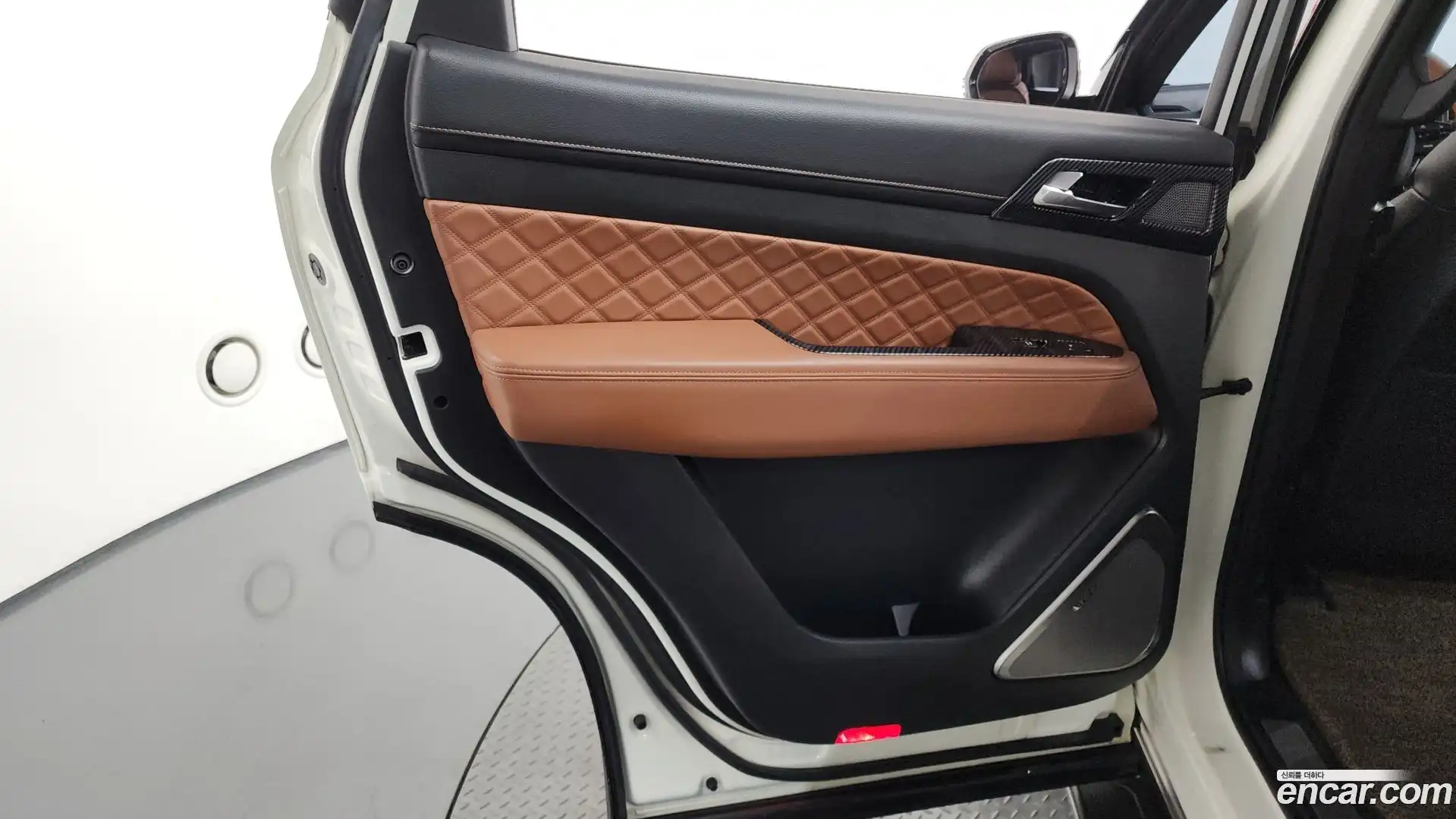 Rexton KG Mobility 2019.3-INNER-035