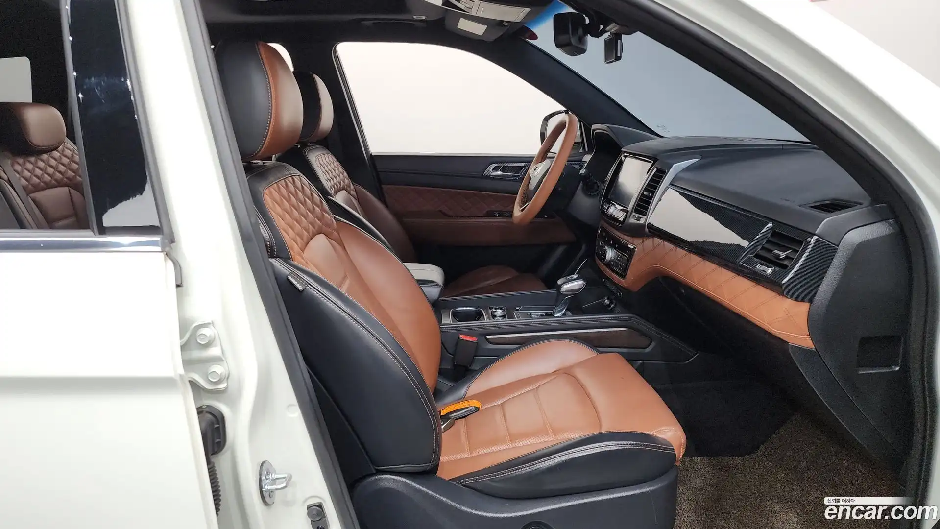 Rexton KG Mobility 2019.3-INNER-036