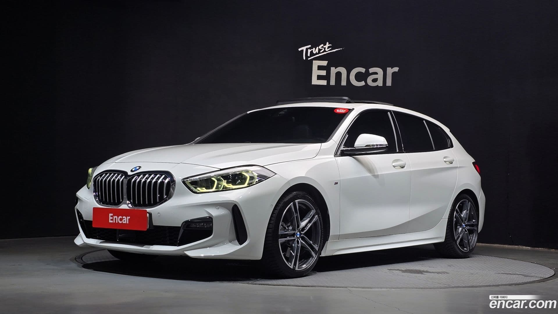 Main__Slider__Photo:1-Series BMW 2021.9-0