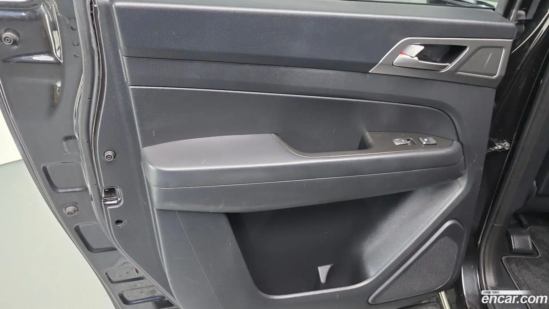 Rexton KG Mobility 2019.2-INNER-035