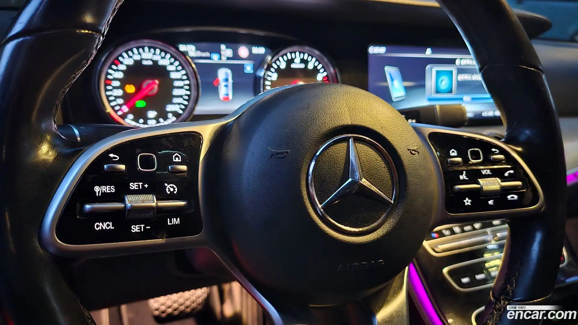 E-Class Mercedes-Benz 2018.9-OPTION-023