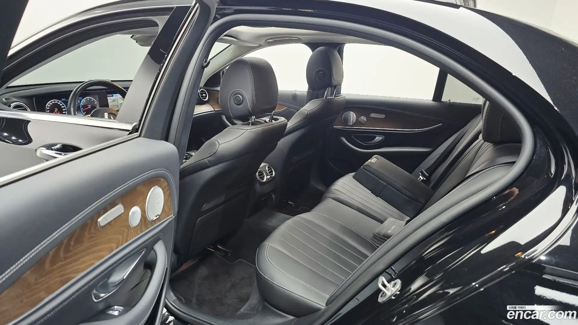 E-Class Mercedes-Benz 2019.7-OPTION-015