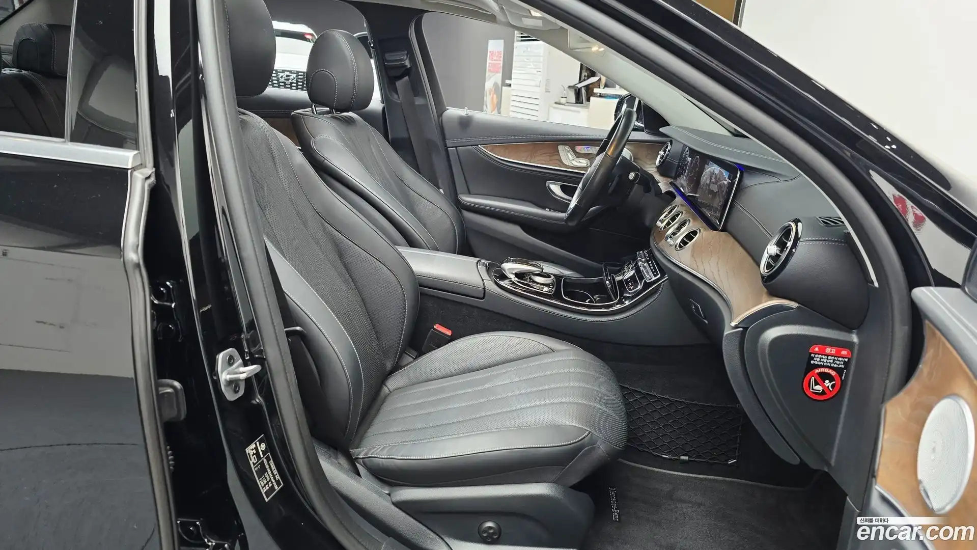 E-Class Mercedes-Benz 2019.7-OPTION-016