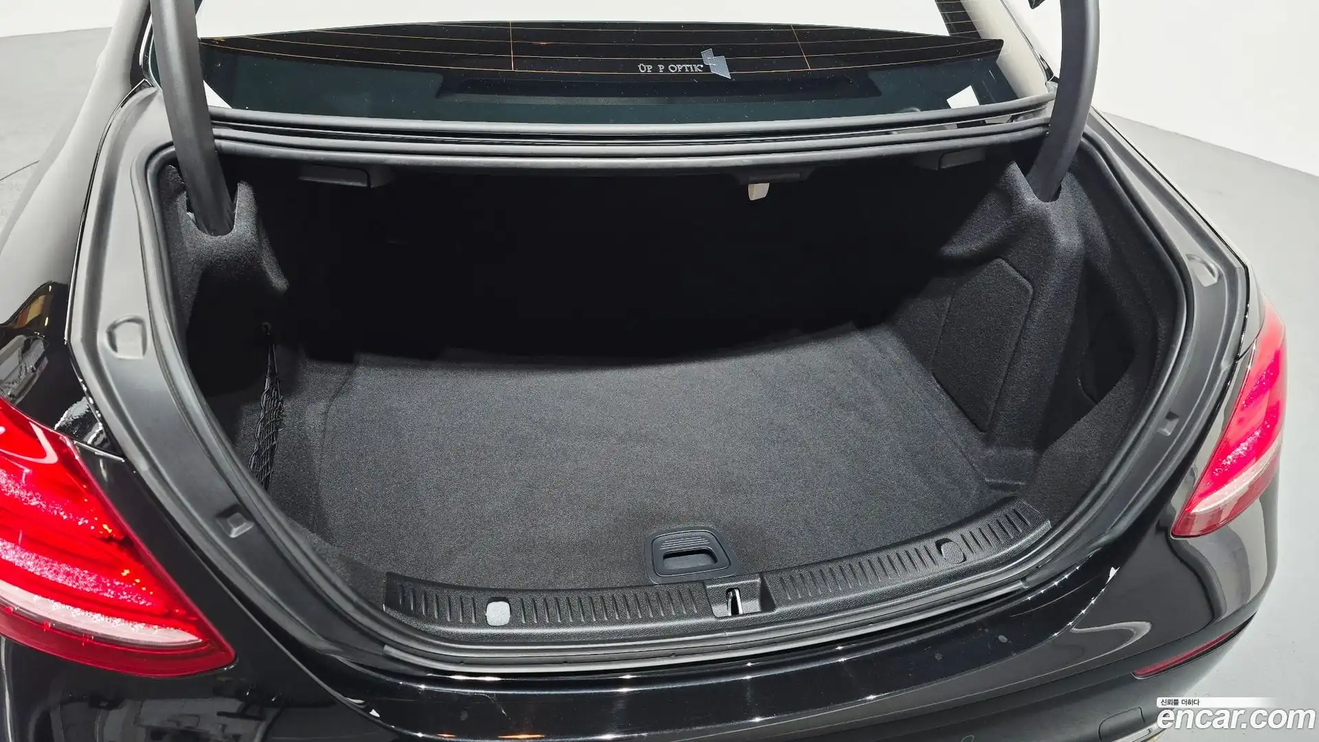 E-Class Mercedes-Benz 2019.7-OPTION-023