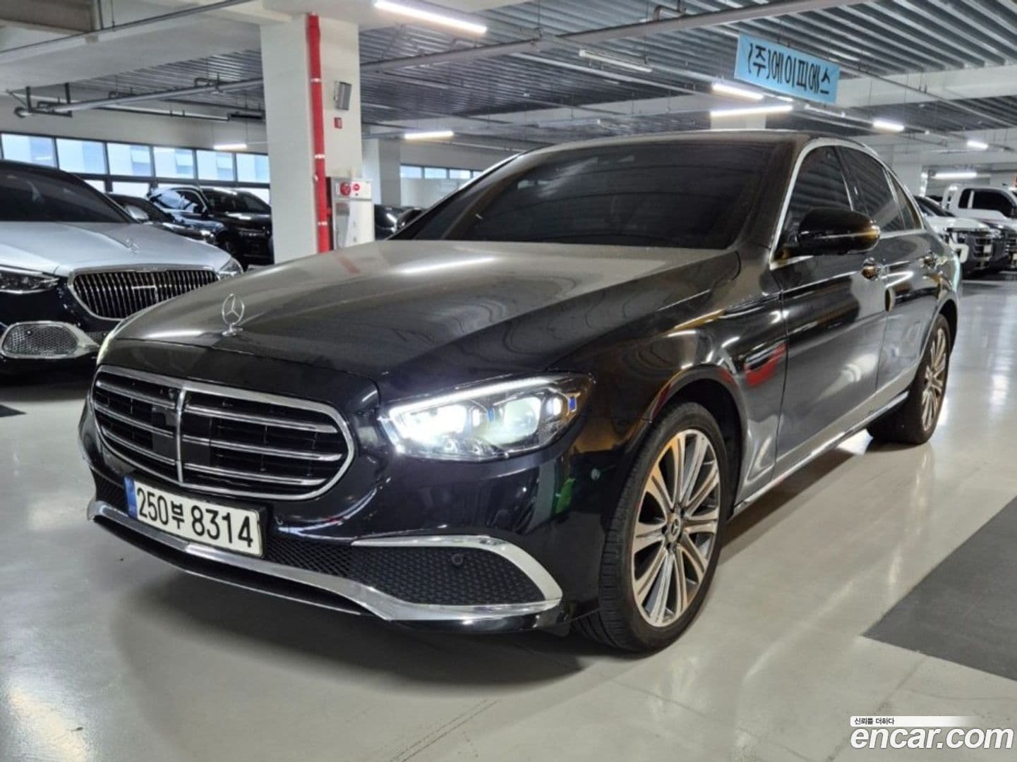 Main__Slider__Photo:E-Class Mercedes-Benz 2023.6-0