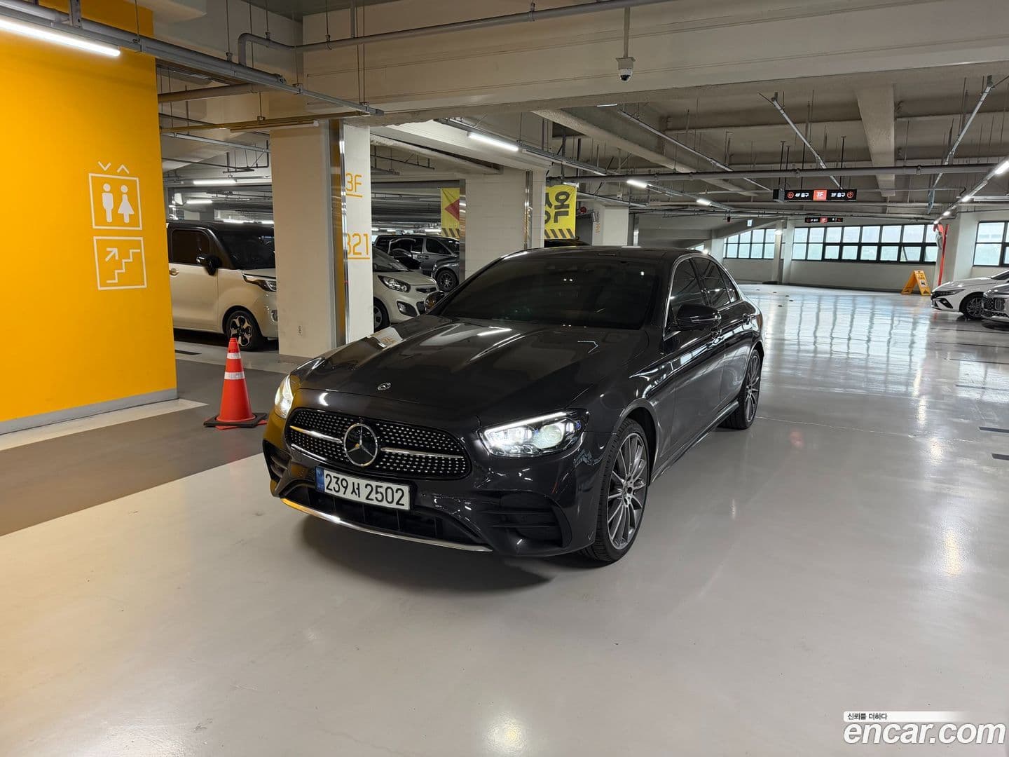 Main__Slider__Photo:E-Class Mercedes-Benz 2021.11-0