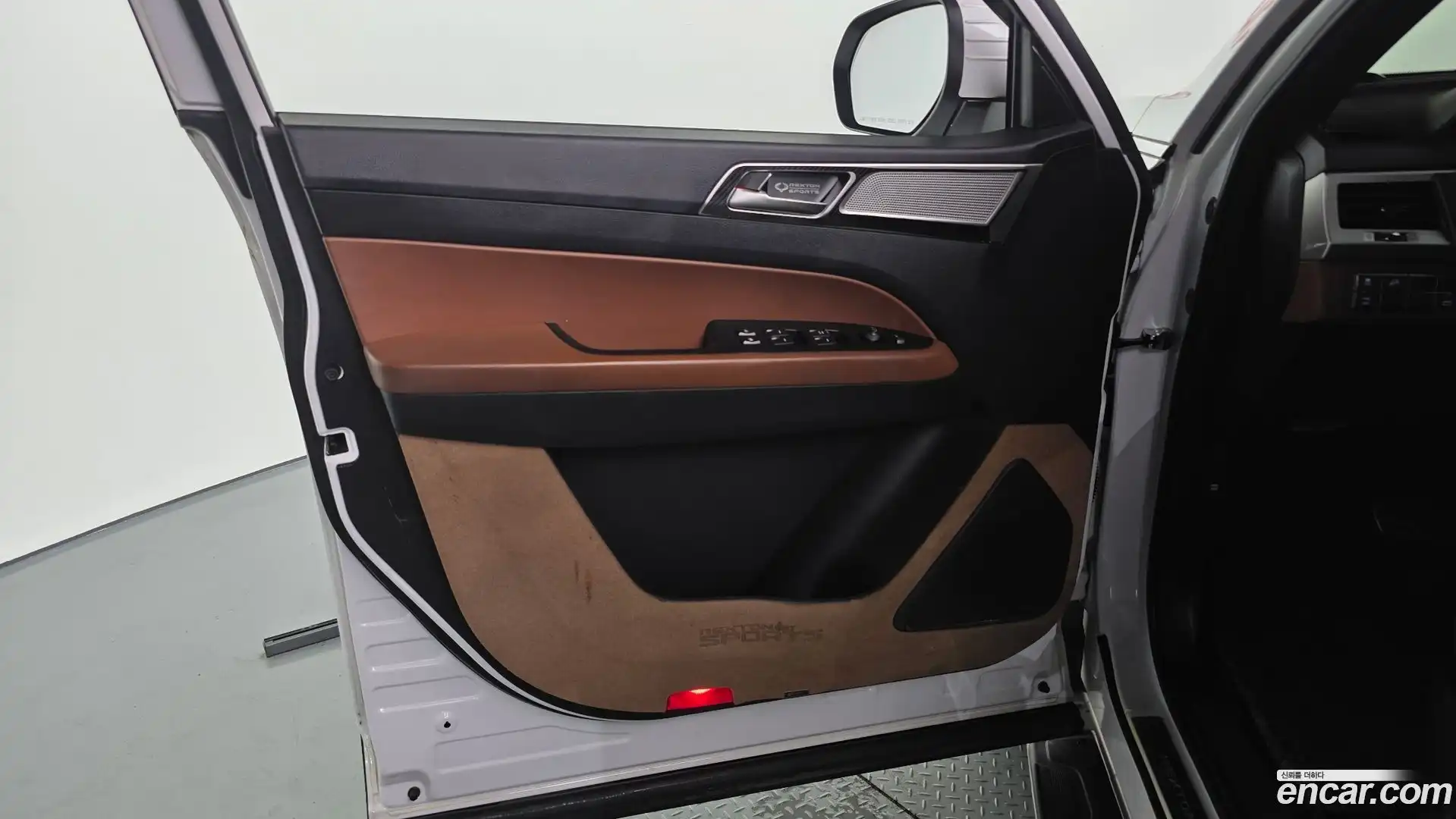 Rexton KG Mobility 2019.3-INNER-034