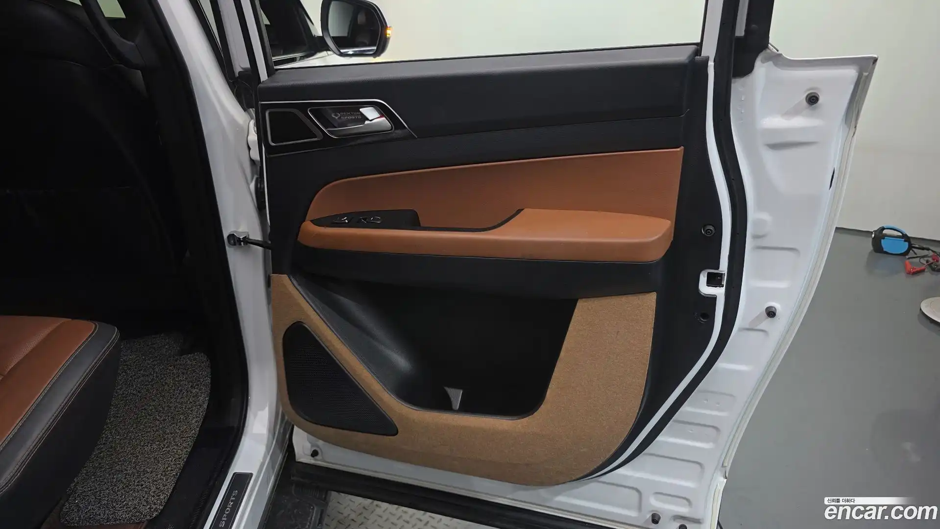 Rexton KG Mobility 2019.3-INNER-035