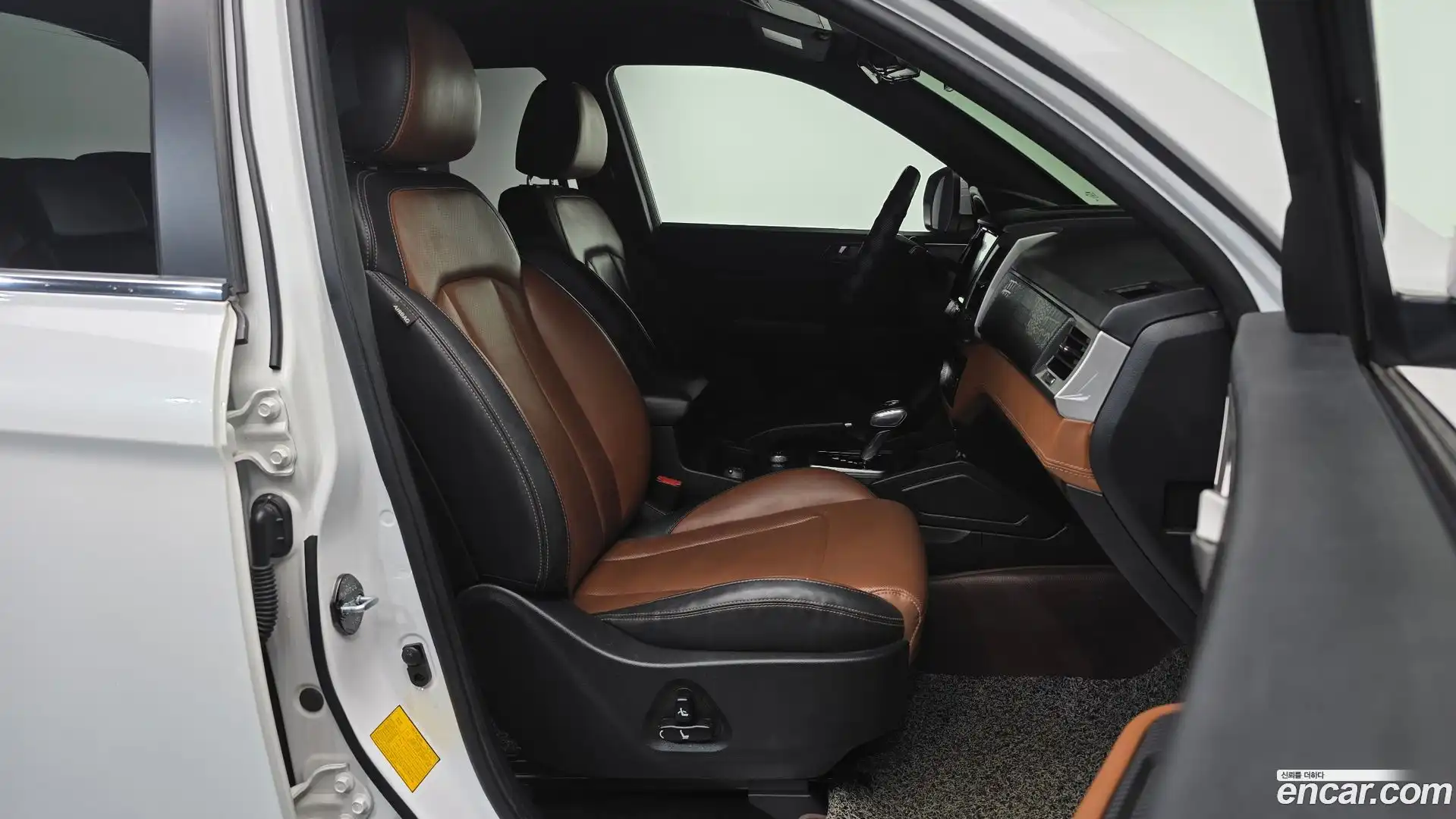 Rexton KG Mobility 2019.3-INNER-036