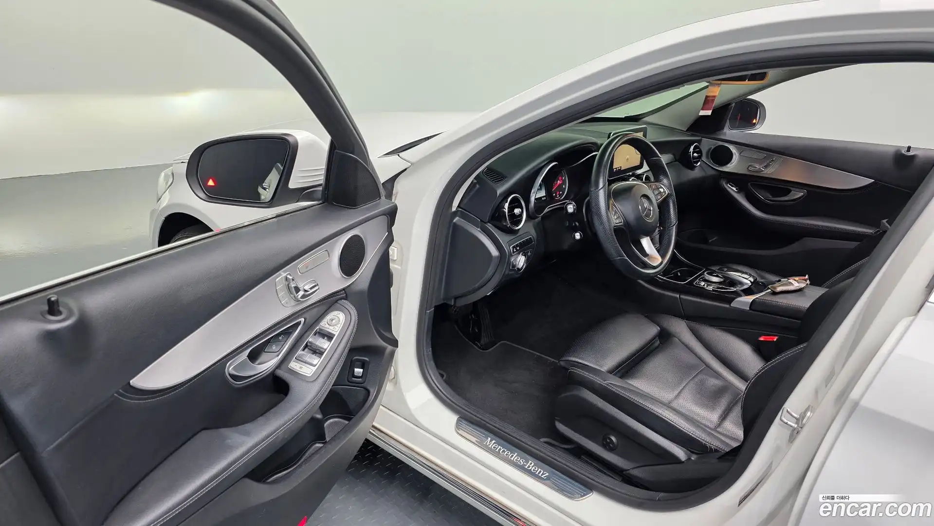 C-Class Mercedes-Benz 2015.0-INNER-010