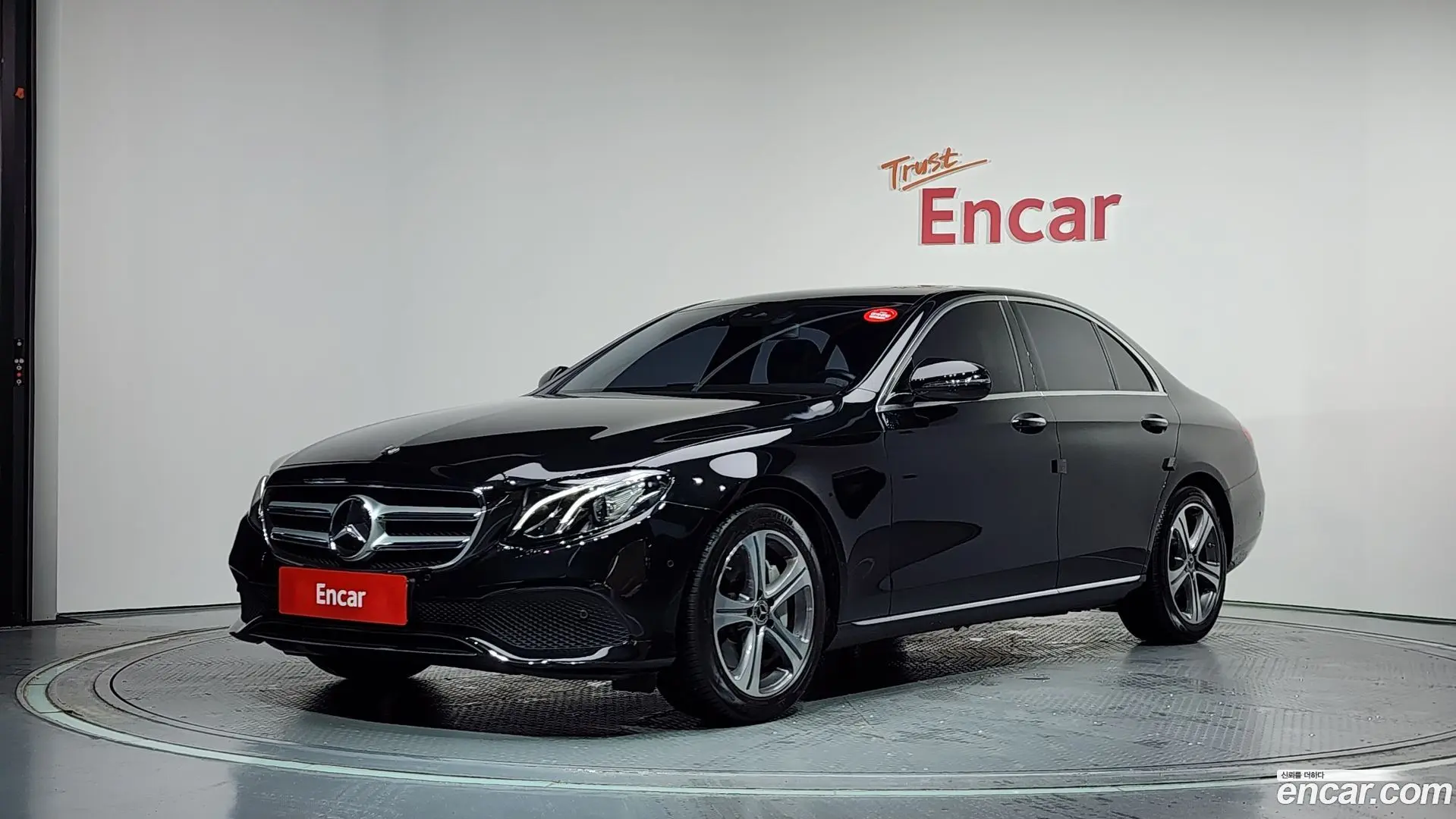 Main__Slider__Photo:E-Class Mercedes-Benz 2019.2-0