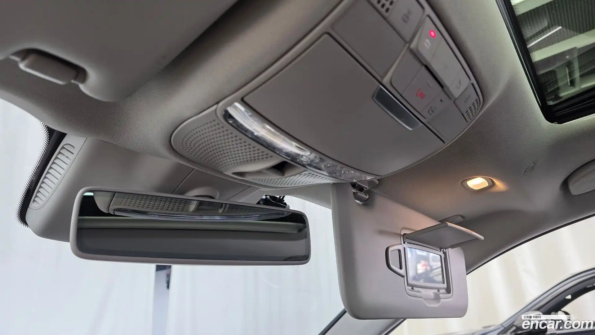 E-Class Mercedes-Benz 2019.2-OPTION-042