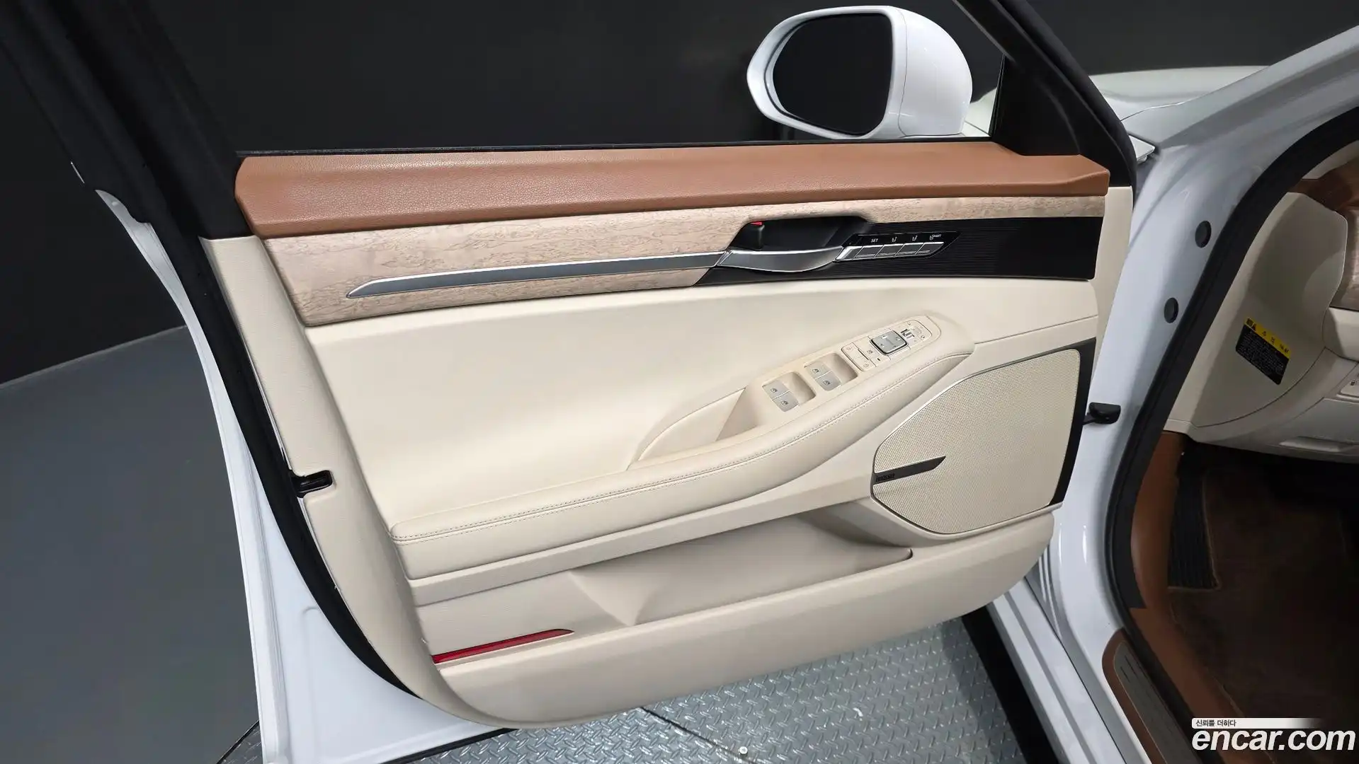 G90 Genesis 2021.3-INNER-034