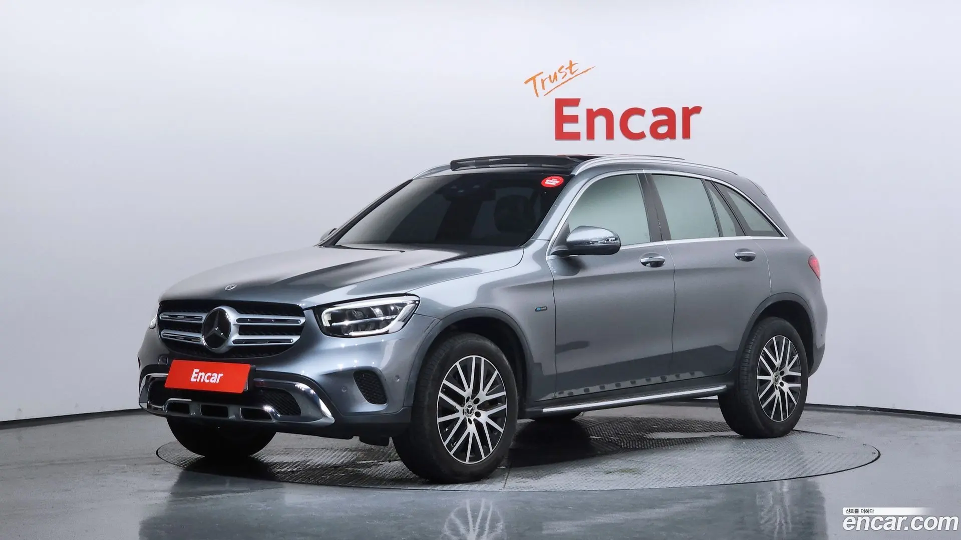 Main__Slider__Photo:GLC-Class Mercedes-Benz 2021.0-0