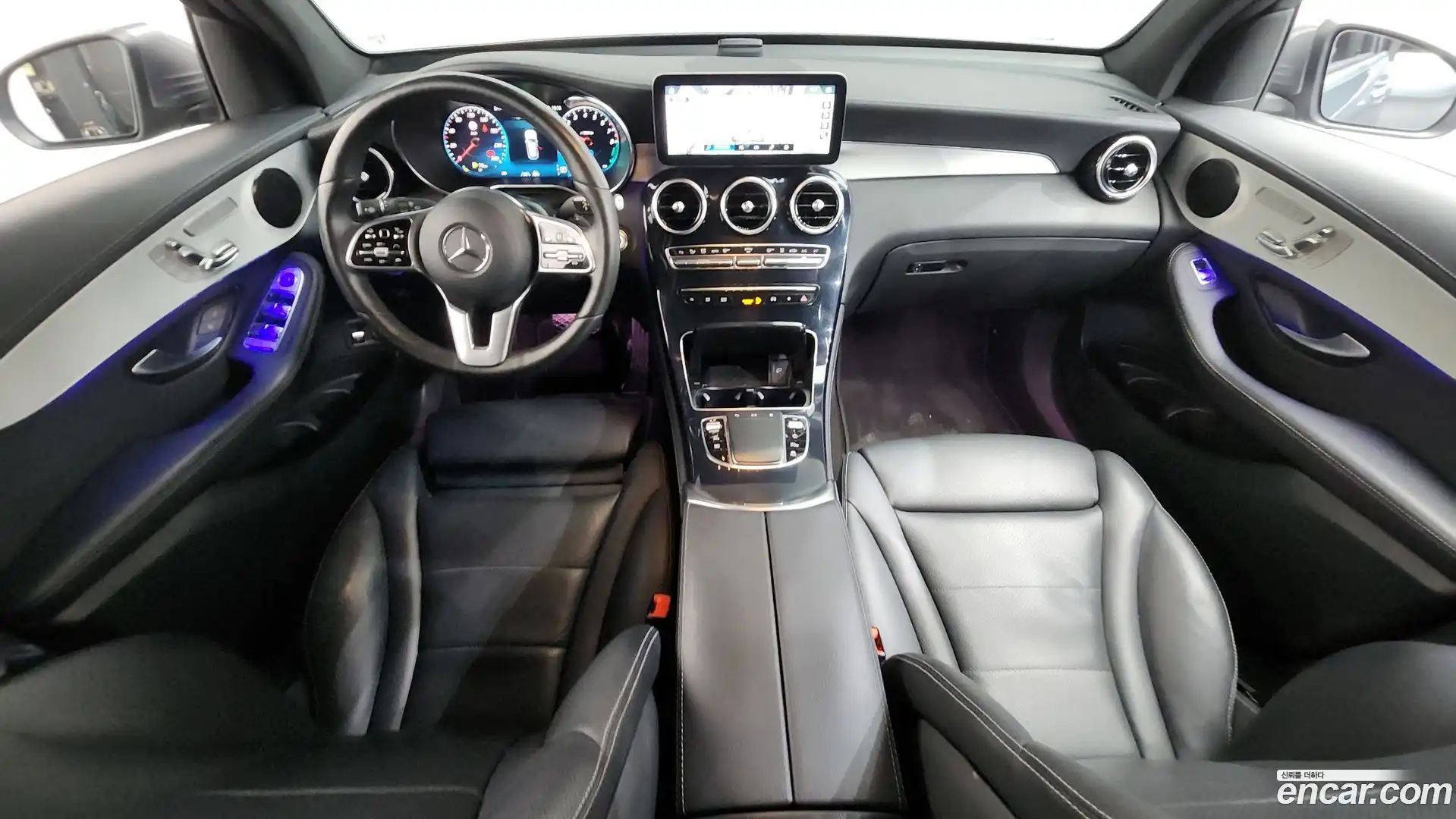 GLC-Class Mercedes-Benz 2021.0-INNER-007