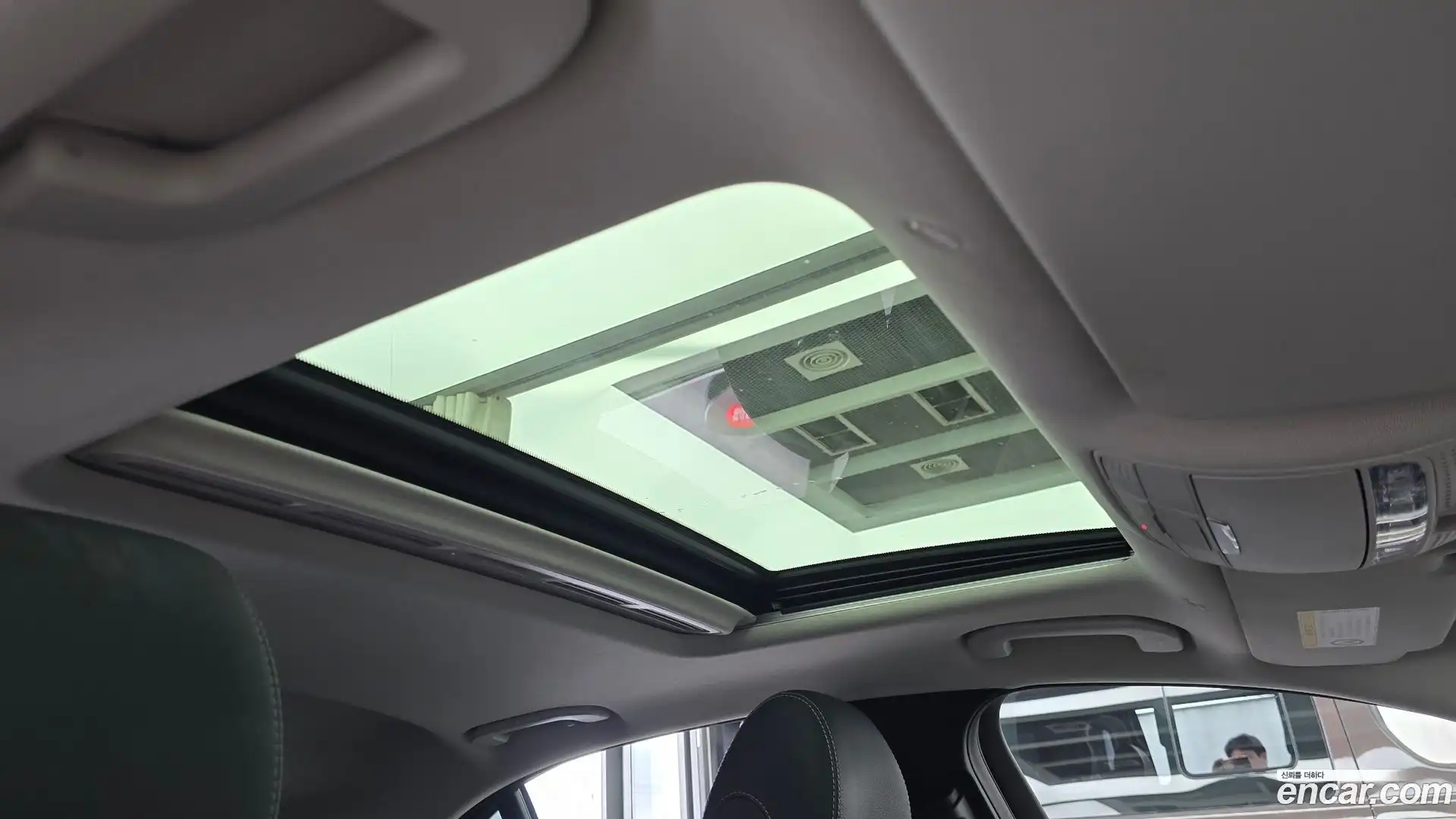E-Class Mercedes-Benz 2019.9-OPTION-021