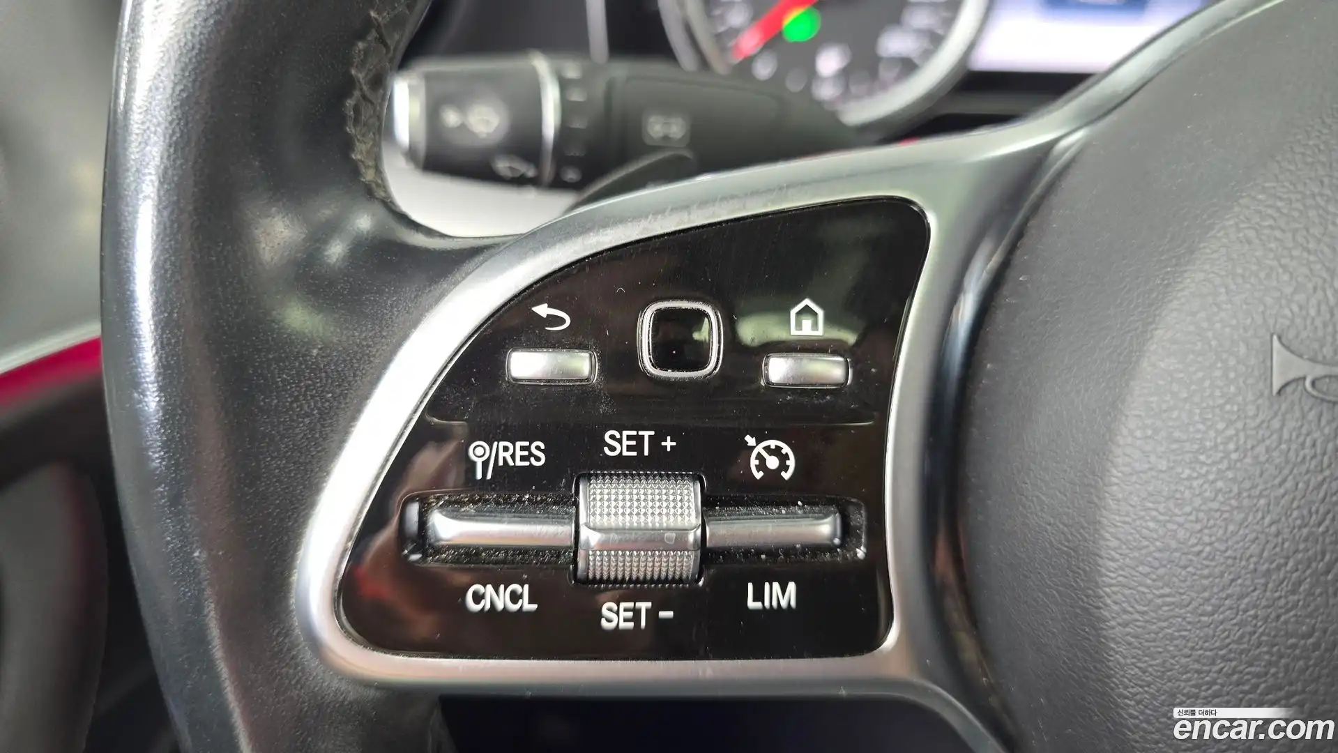 E-Class Mercedes-Benz 2019.9-OPTION-023