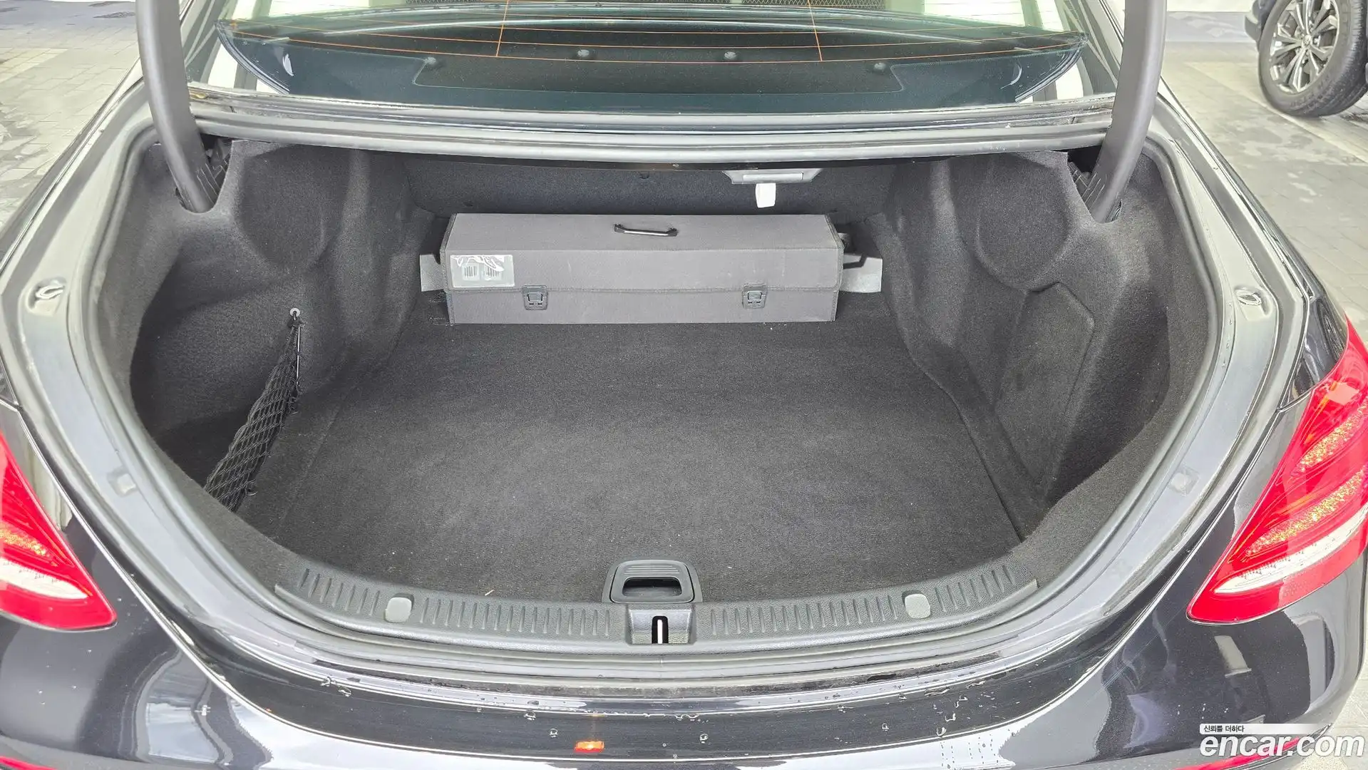 E-Class Mercedes-Benz 2019.9-OPTION-024